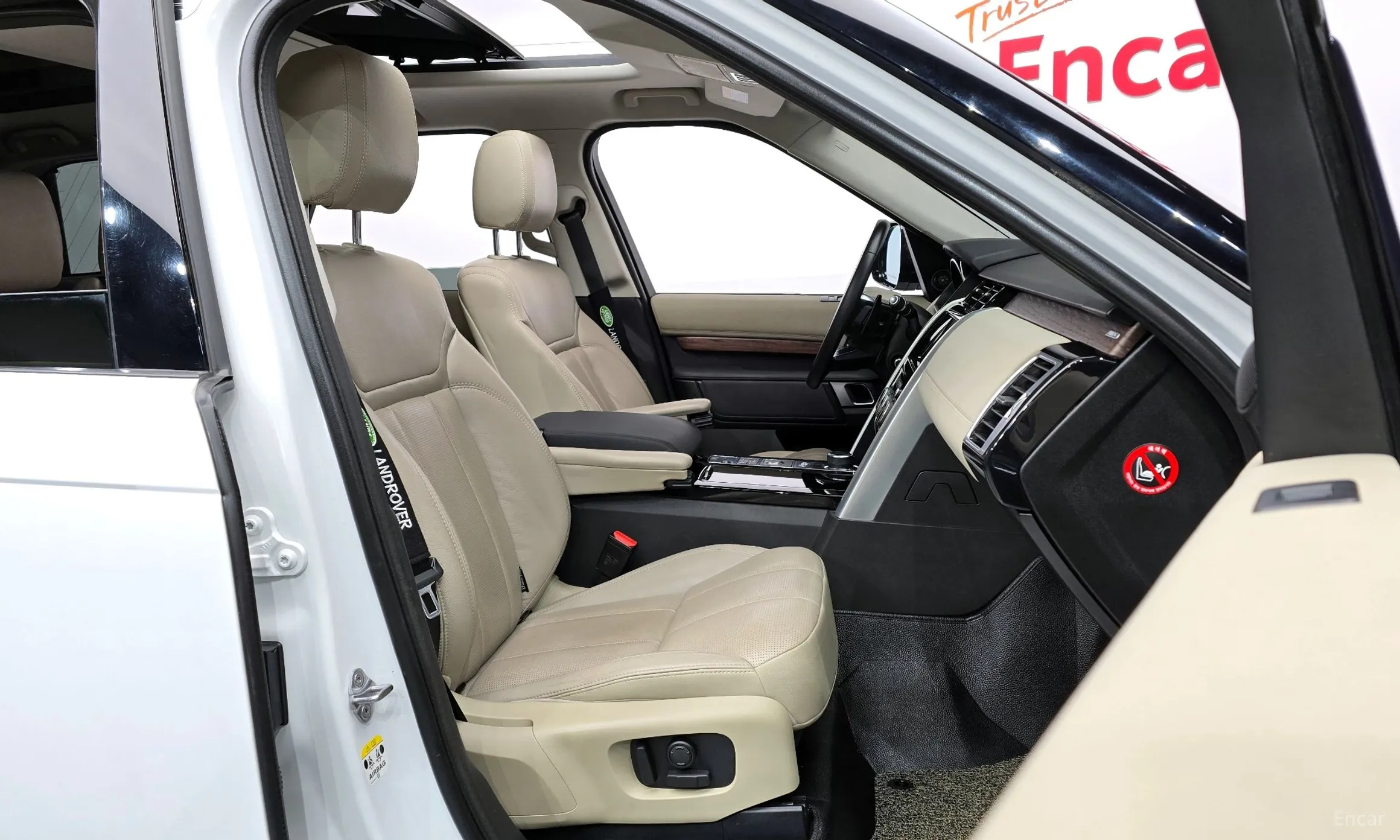 Land Rover Discovery 5 превью 10