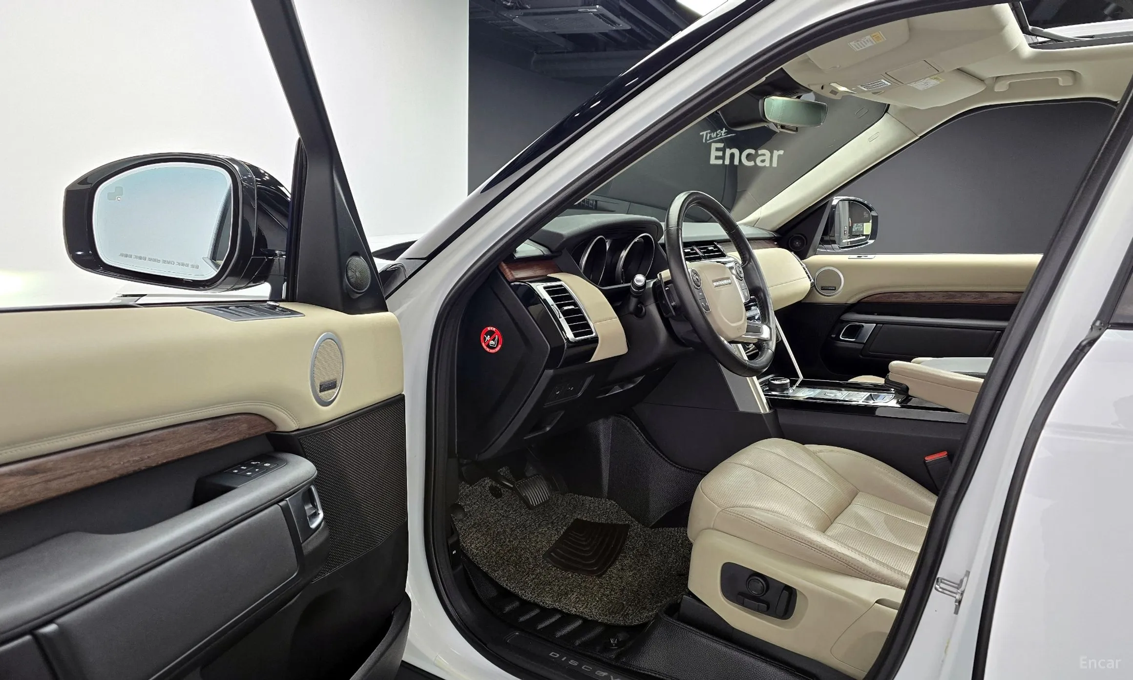 Land Rover Discovery 5 превью 11