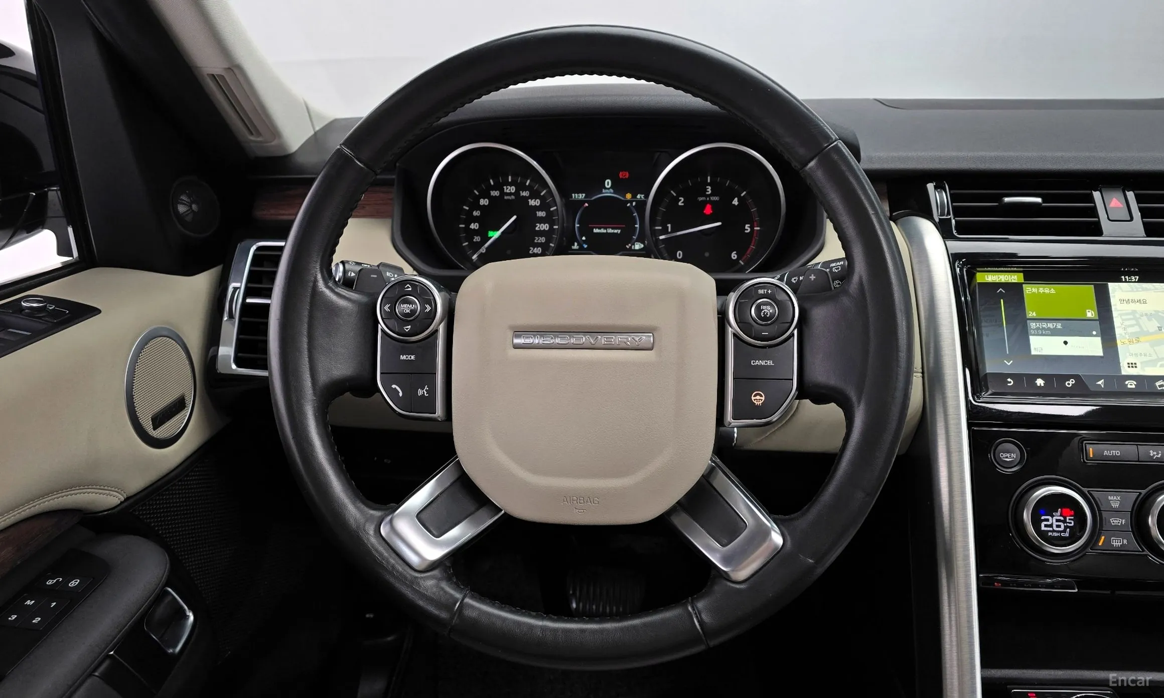 Land Rover Discovery 5 превью 13
