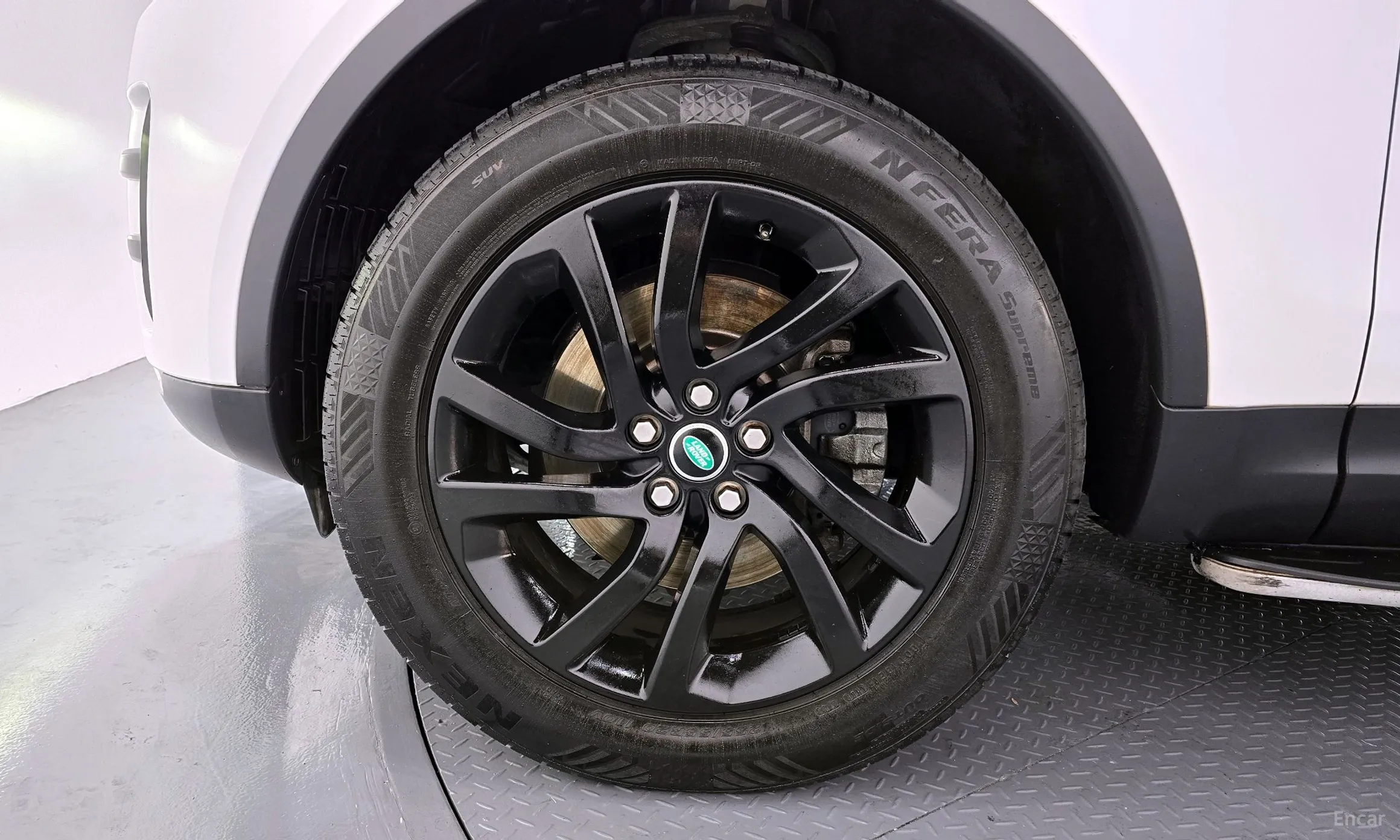 Land Rover Discovery 5 превью 5