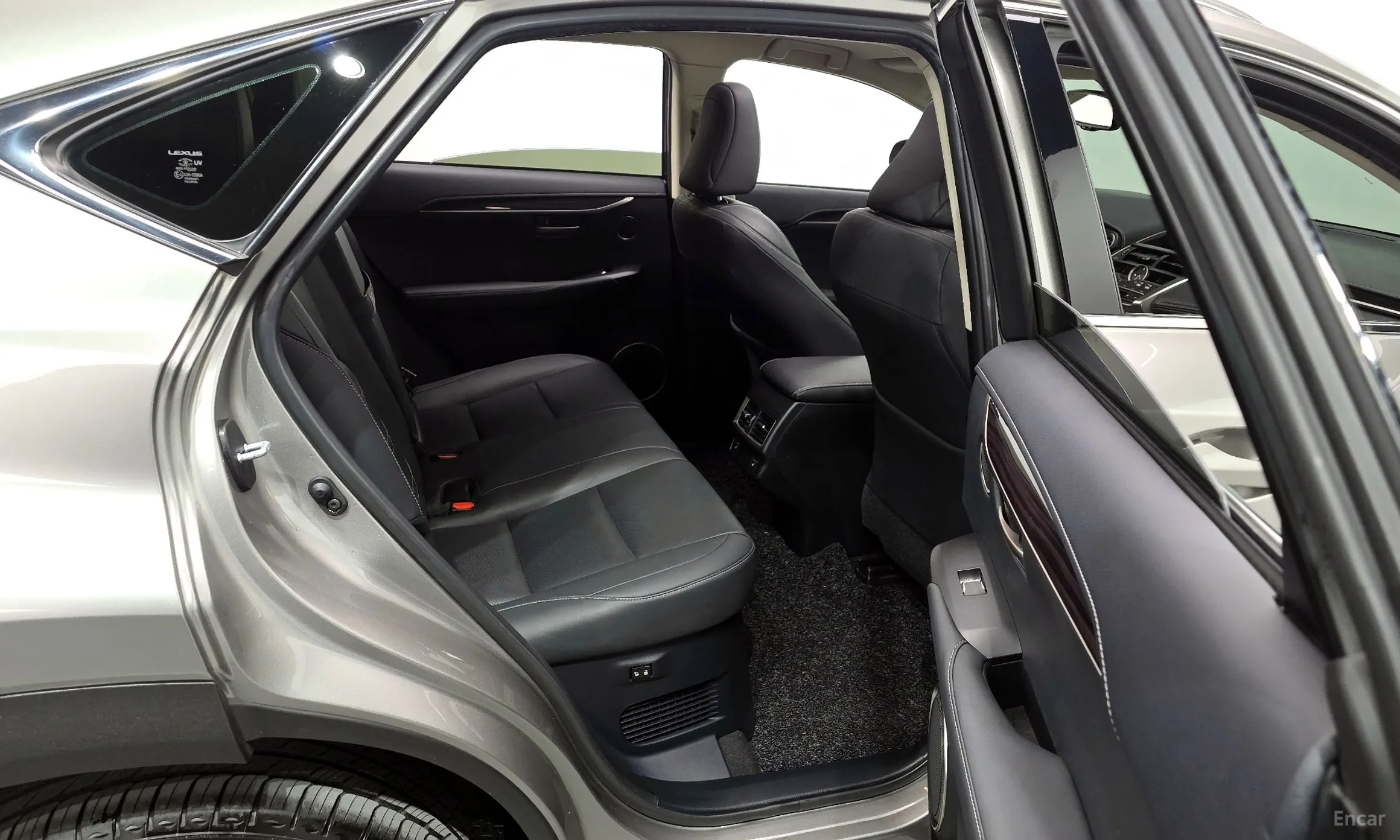 Lexus NX300h превью 12