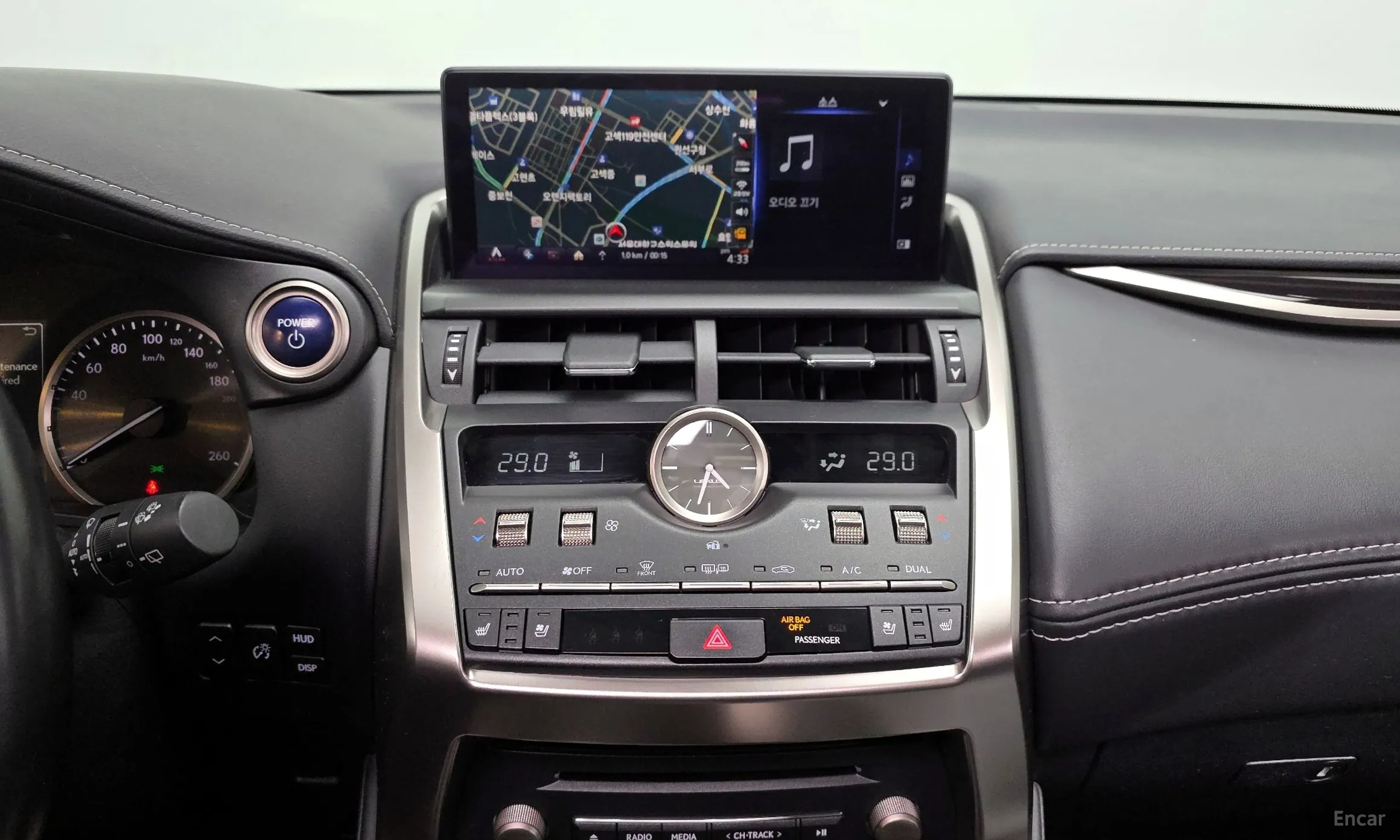 Lexus NX300h превью 14
