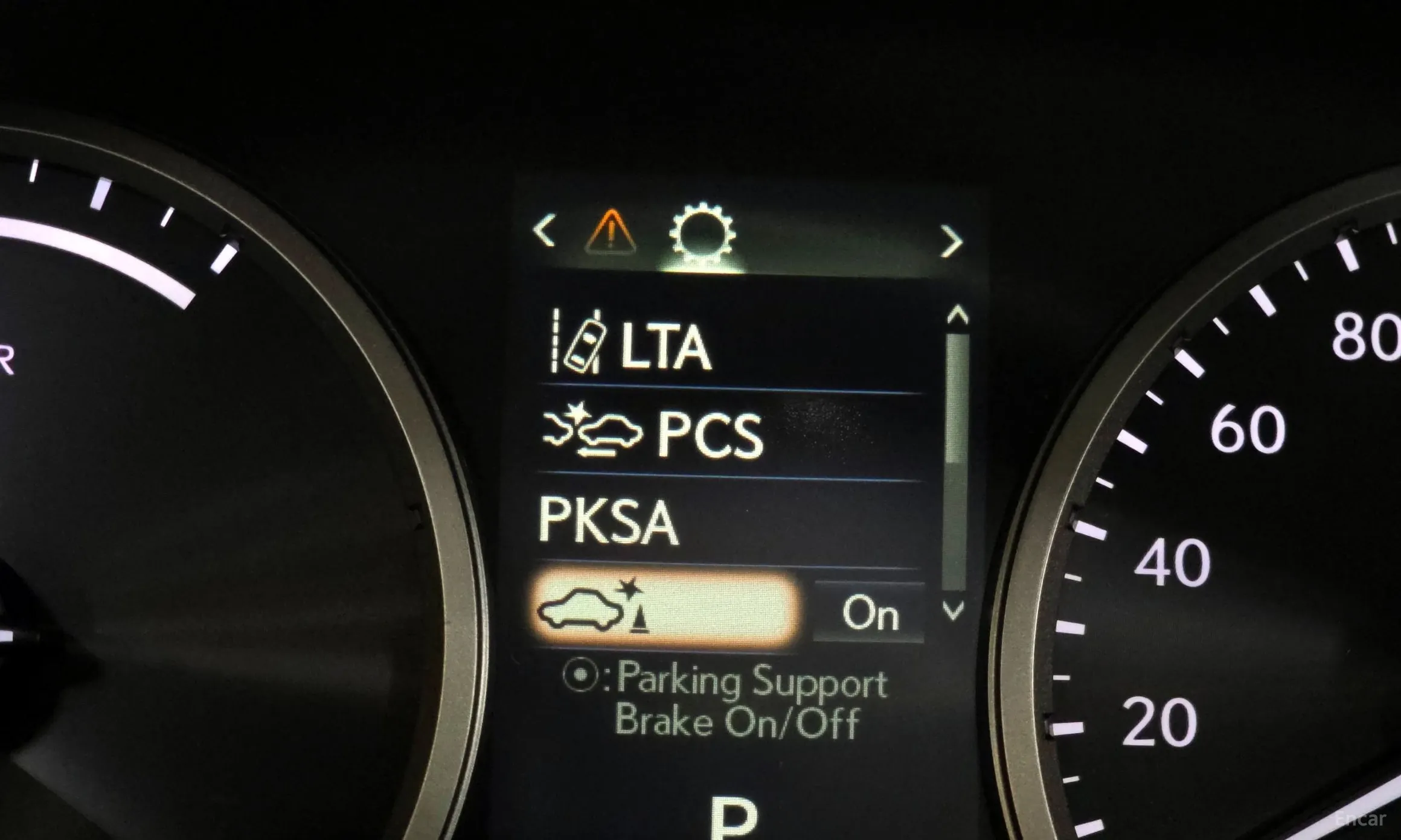 Lexus NX300h превью 16