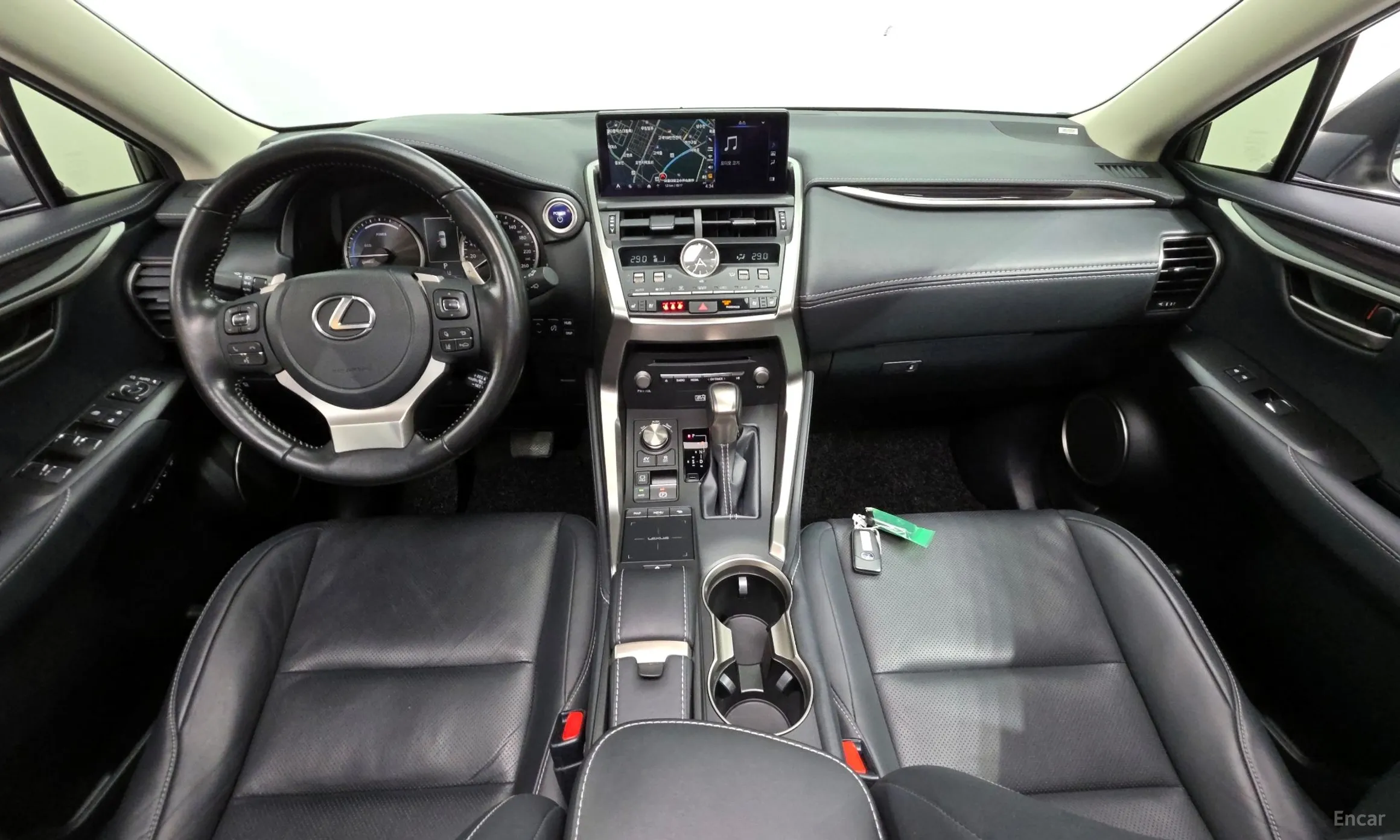 Lexus NX300h превью 7