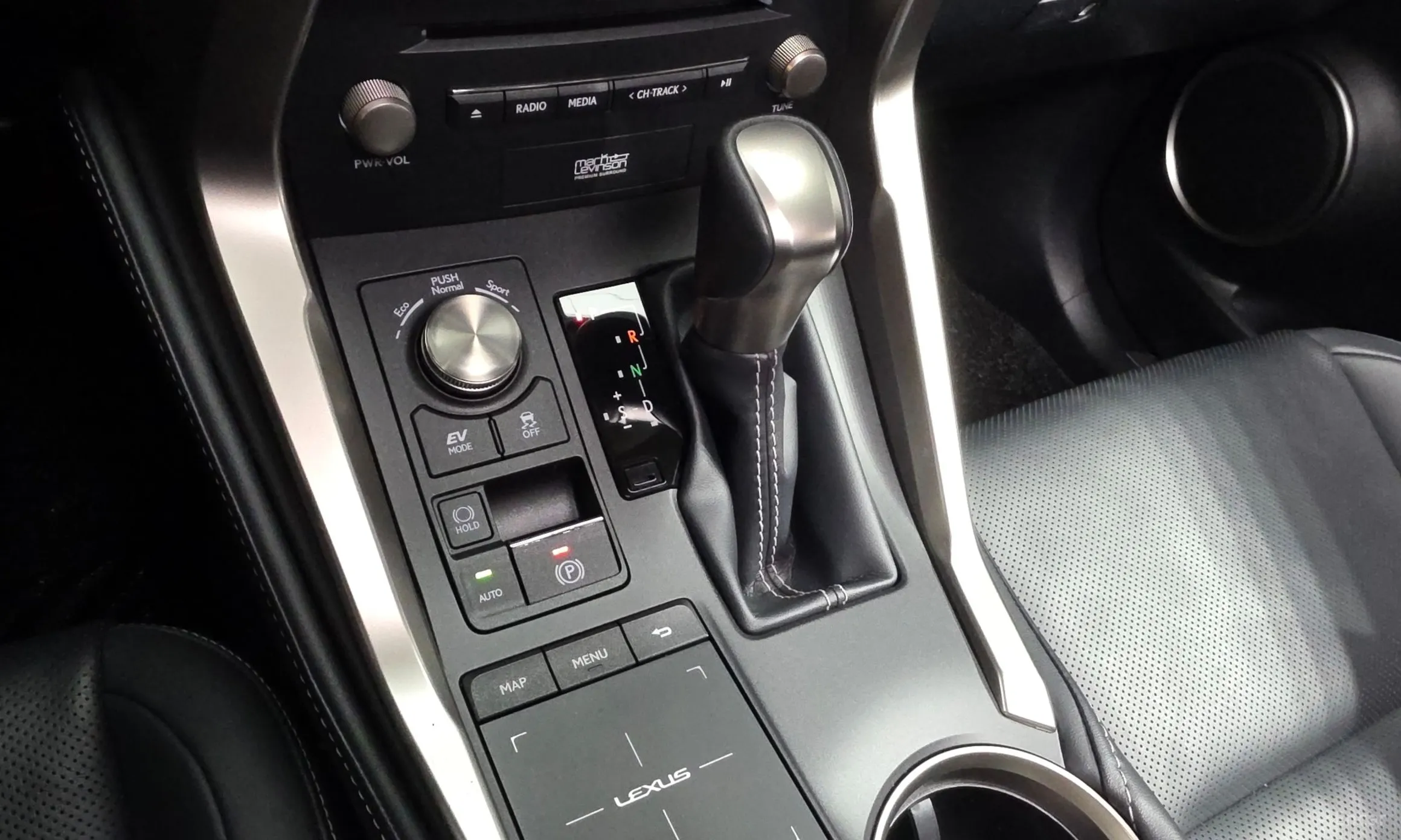 Lexus NX300h превью 9
