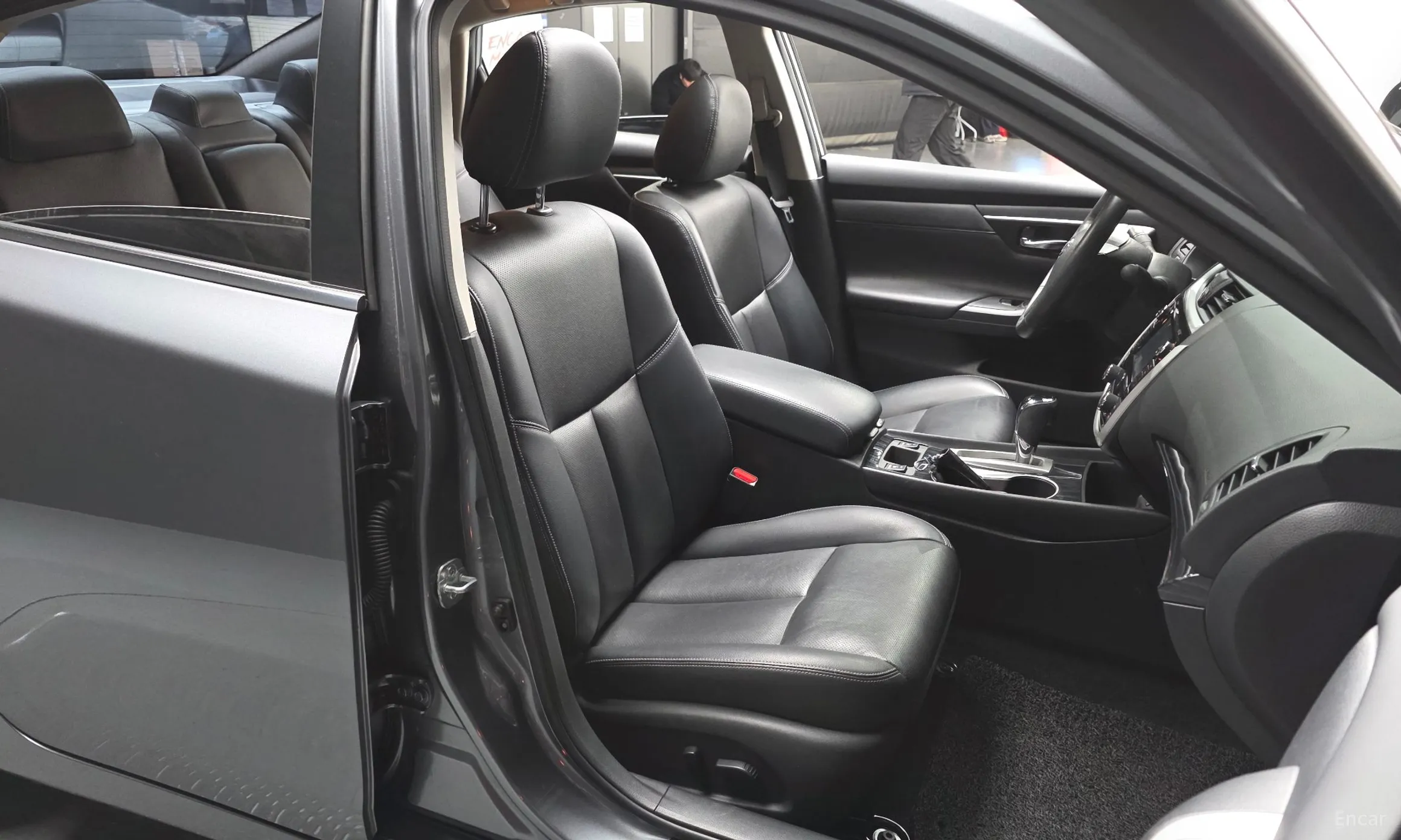 Nissan Altima превью 10