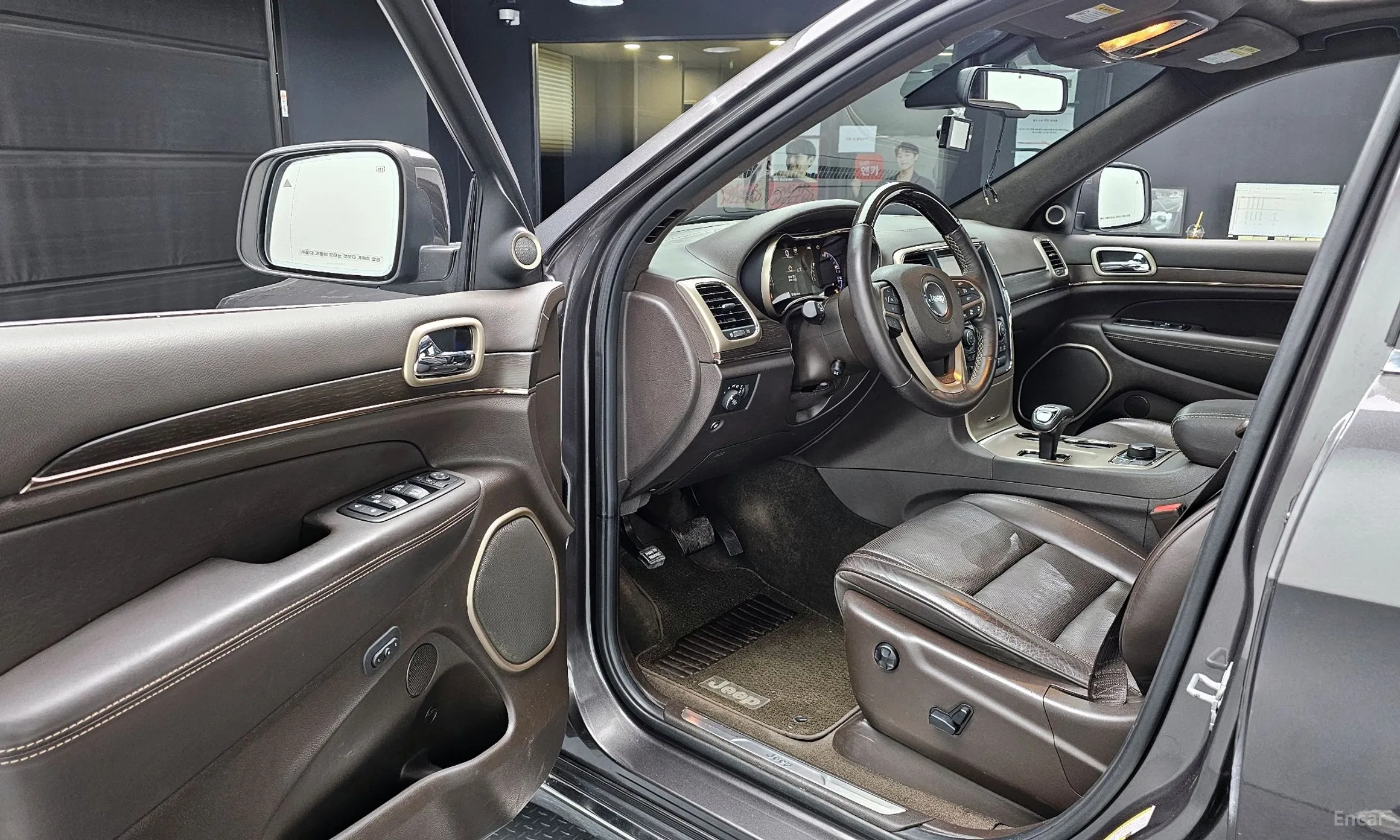Jeep Grand Cherokee превью 11