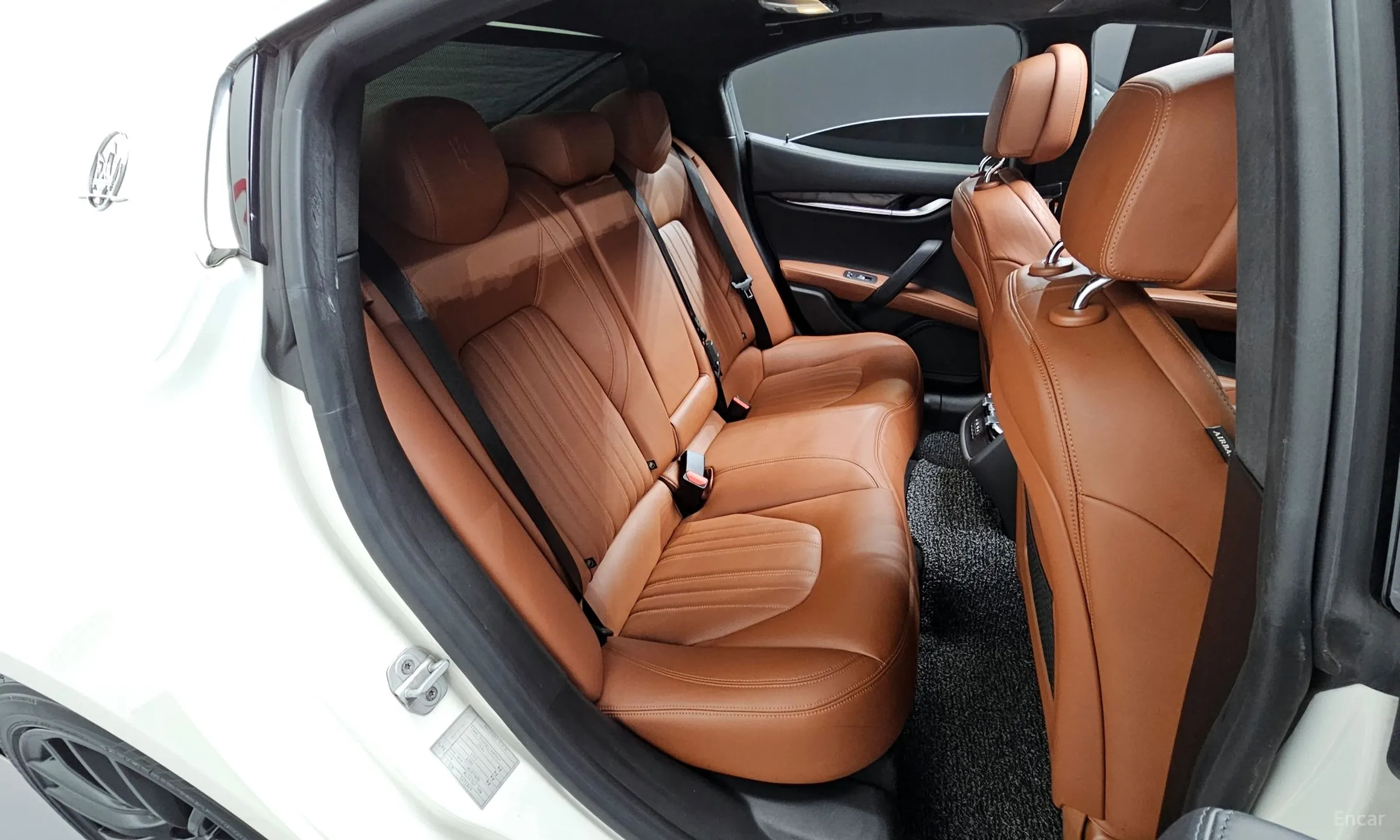 Maserati Ghibli превью 11