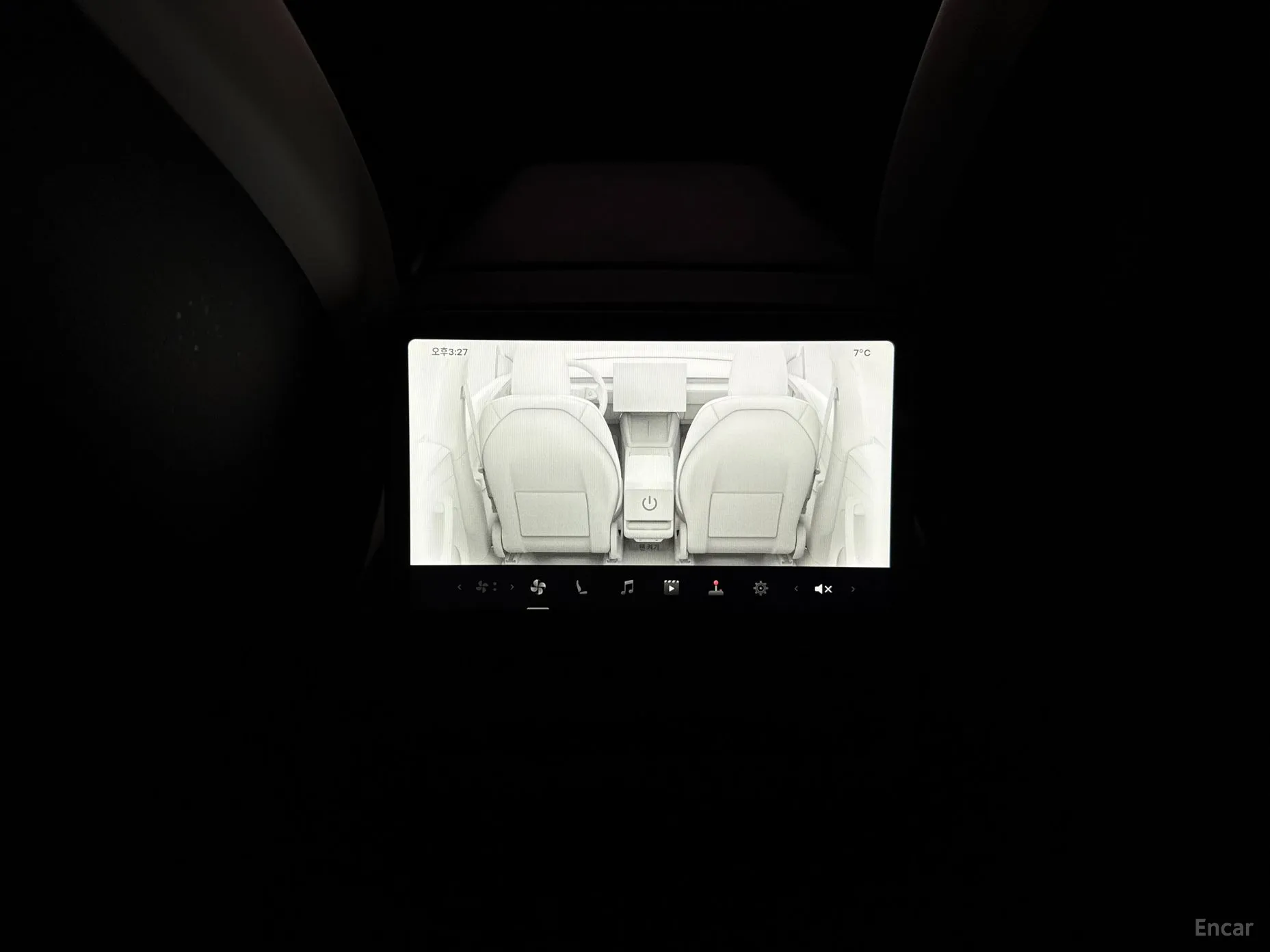 Tesla Model Y превью 14