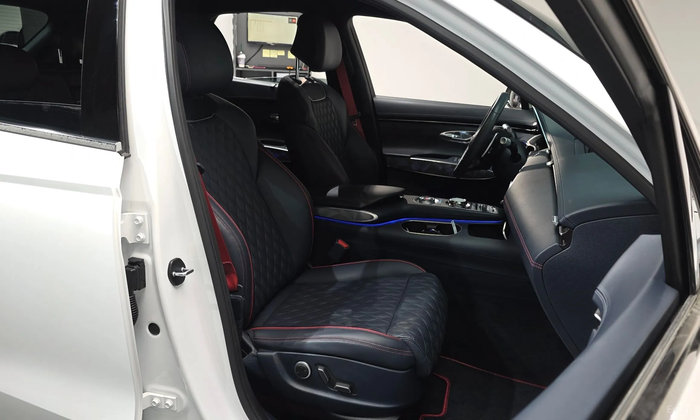 Genesis GV70 превью 10
