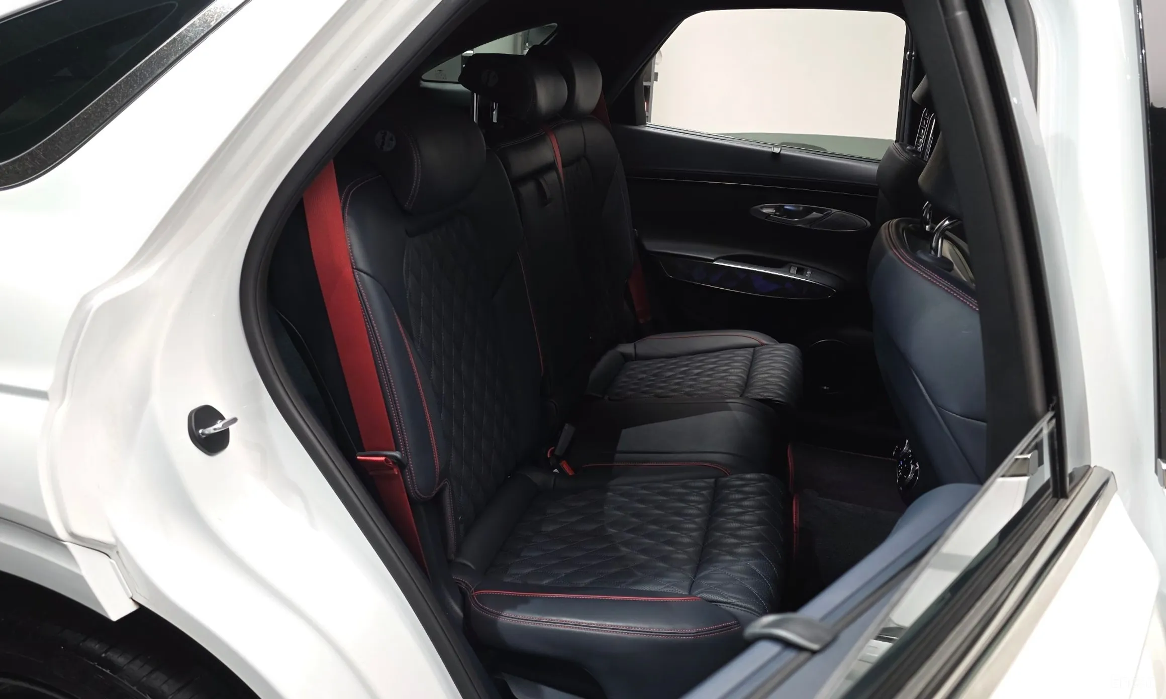 Genesis GV70 превью 12