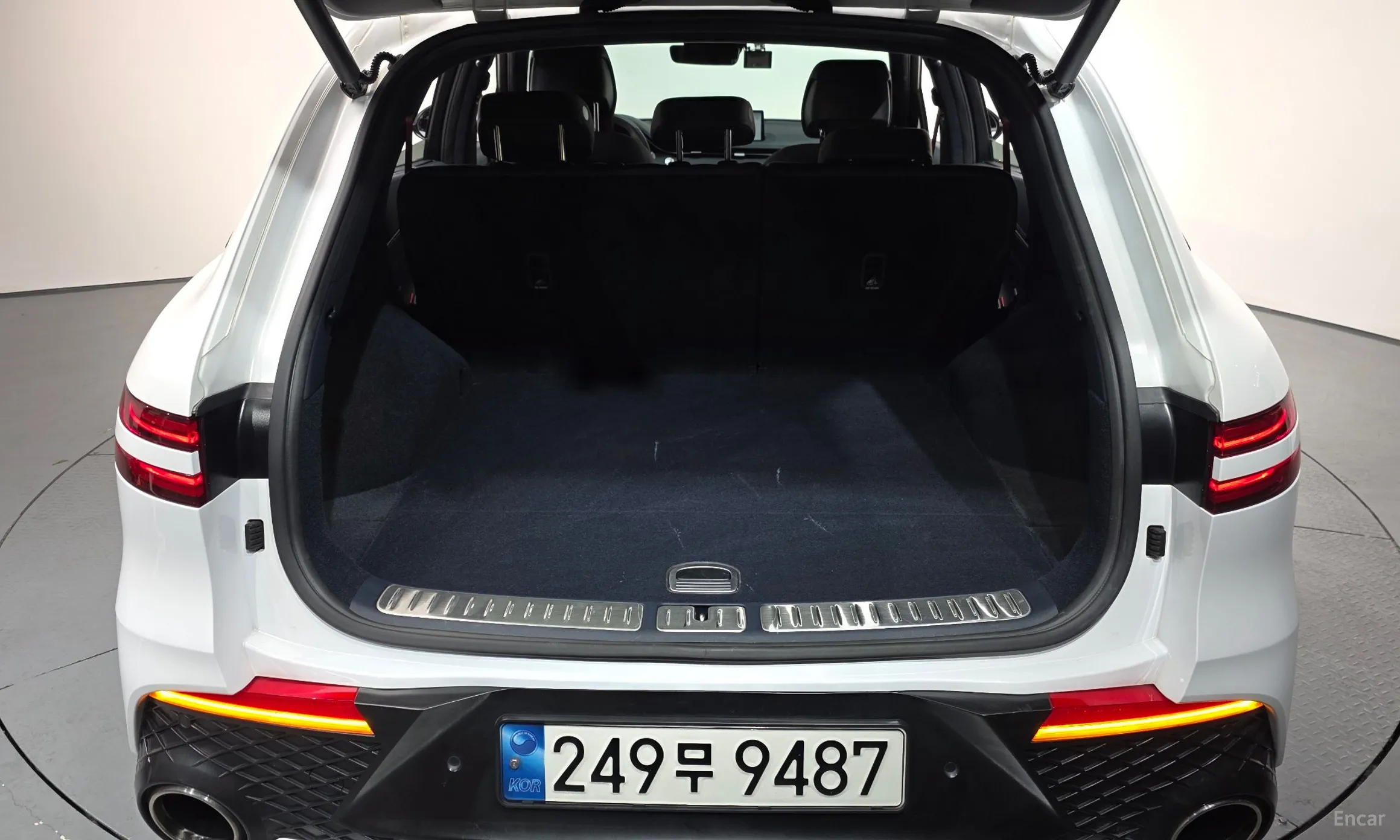 Genesis GV70 превью 20