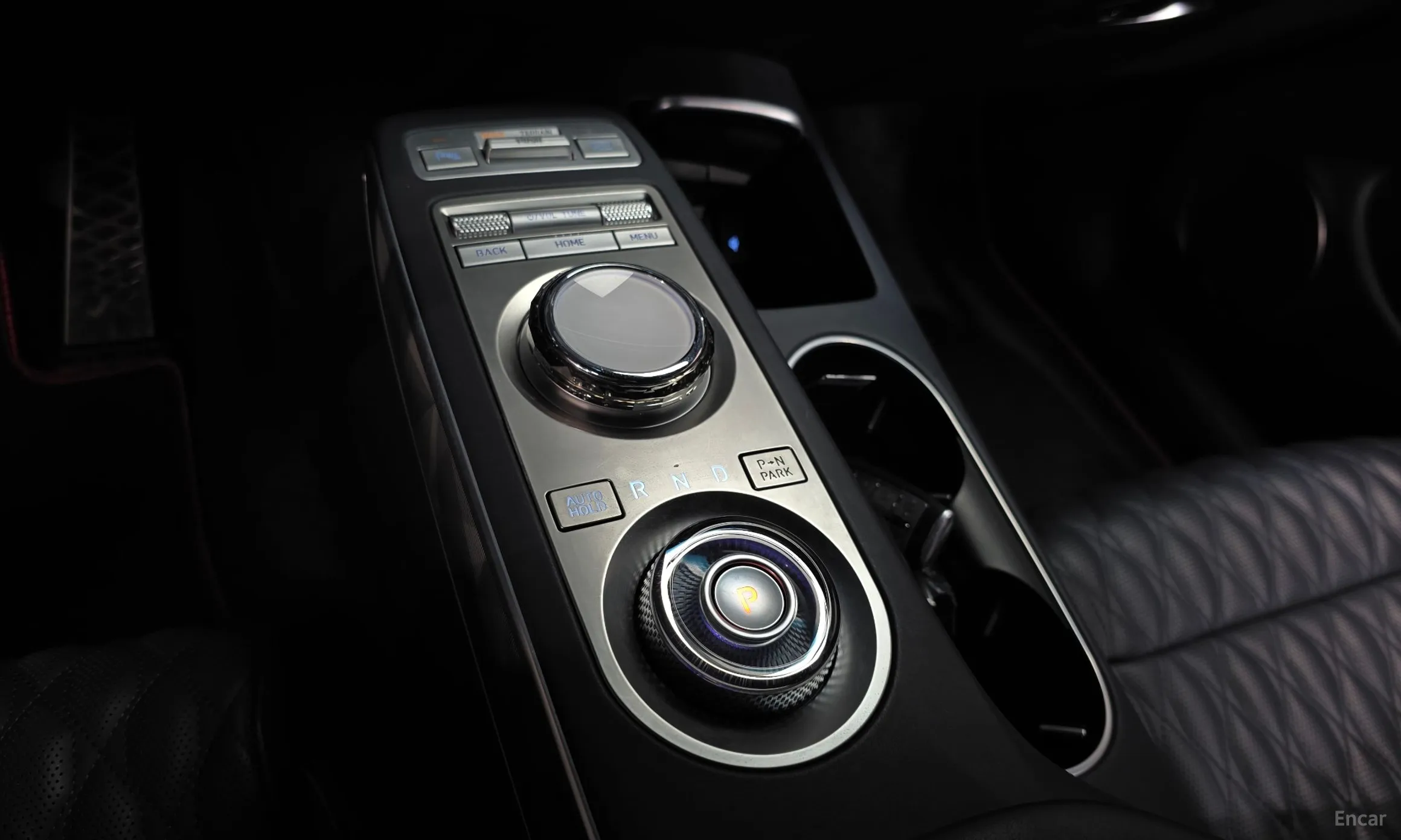 Genesis GV70 превью 9