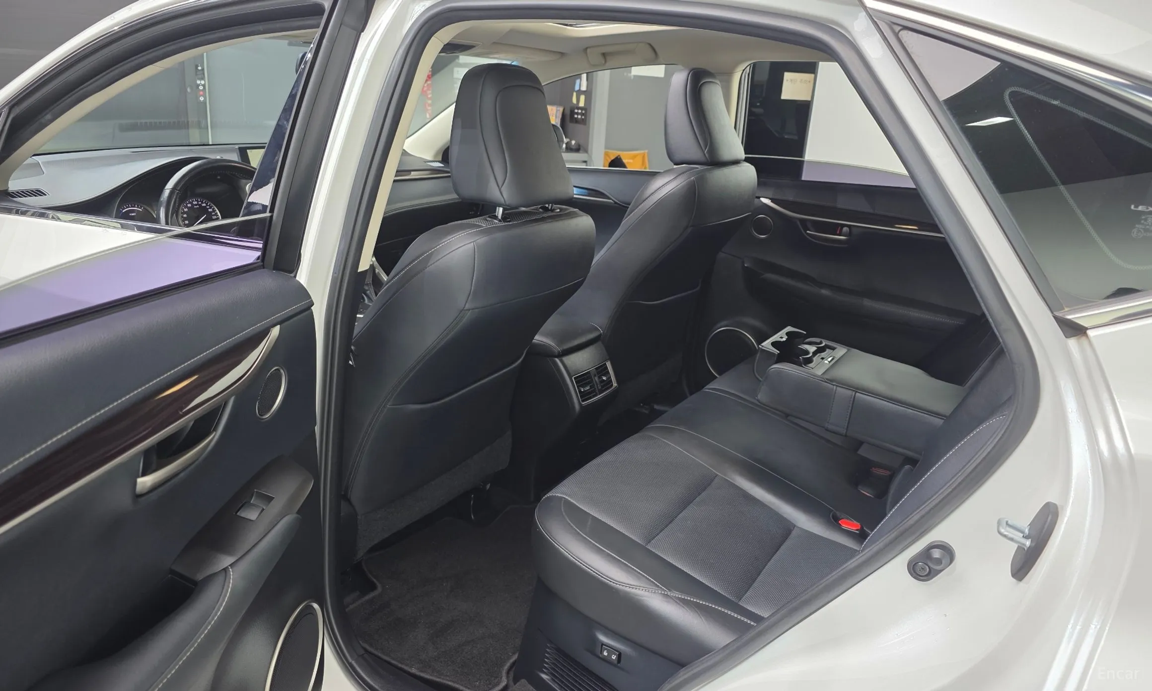Lexus NX300h превью 11