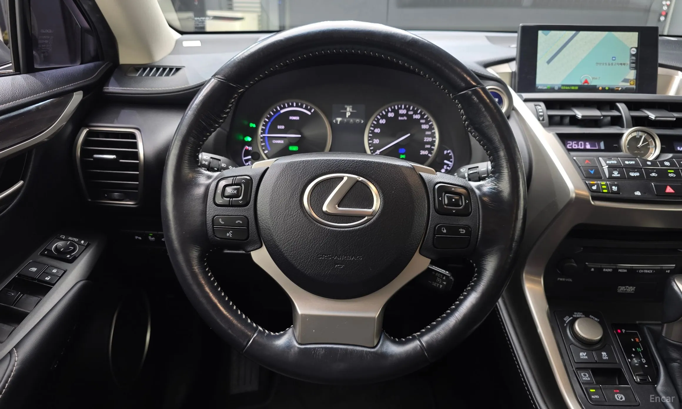 Lexus NX300h превью 13