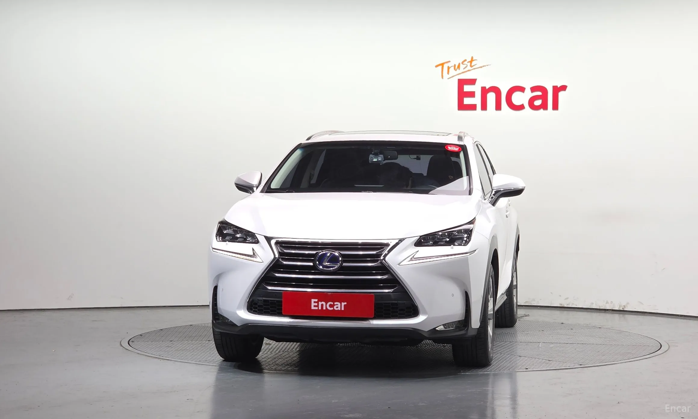Lexus NX300h превью 3