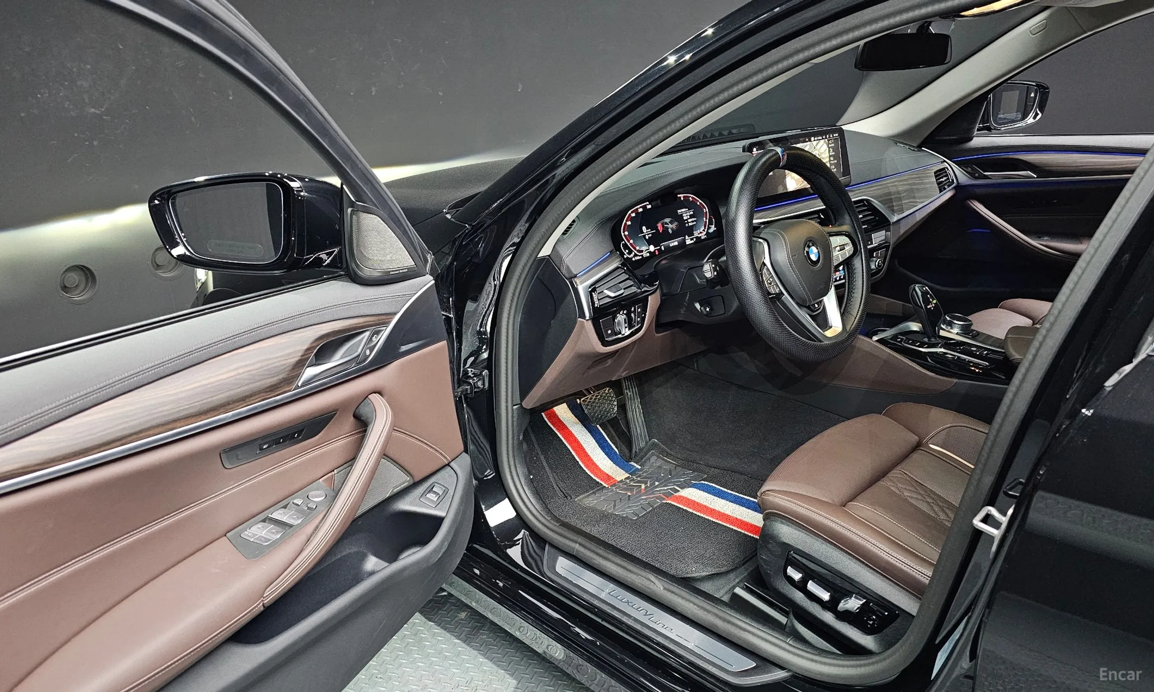 BMW 5 Series (G30) превью 11