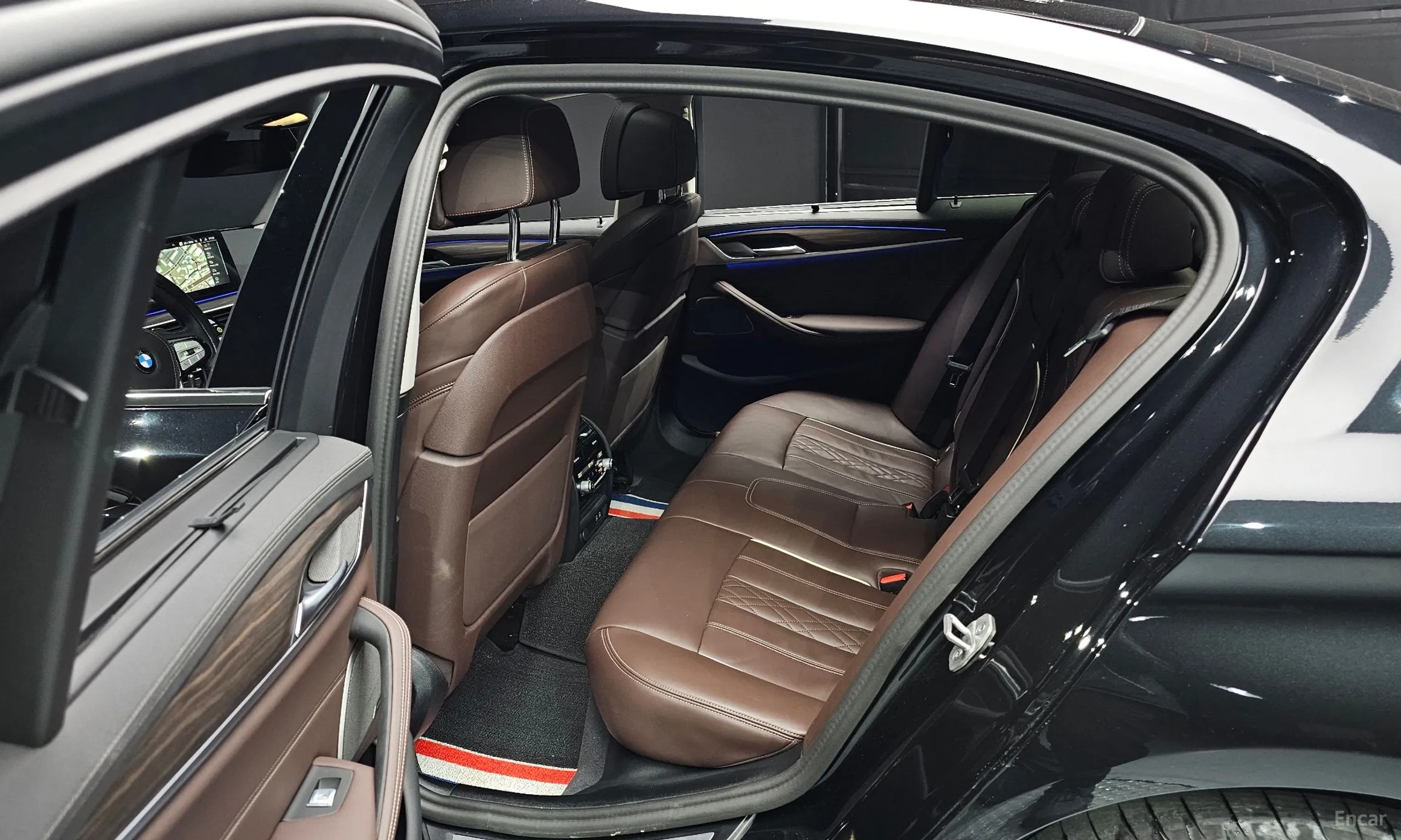 BMW 5 Series (G30) превью 12