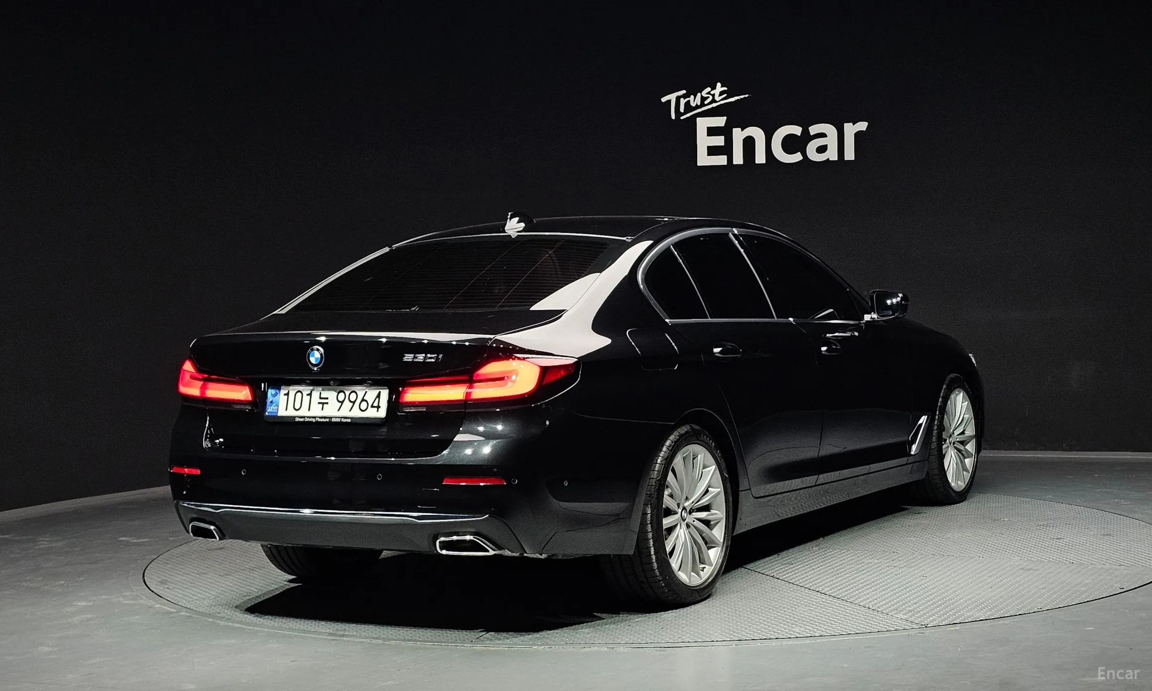 BMW 5 Series (G30) превью 2