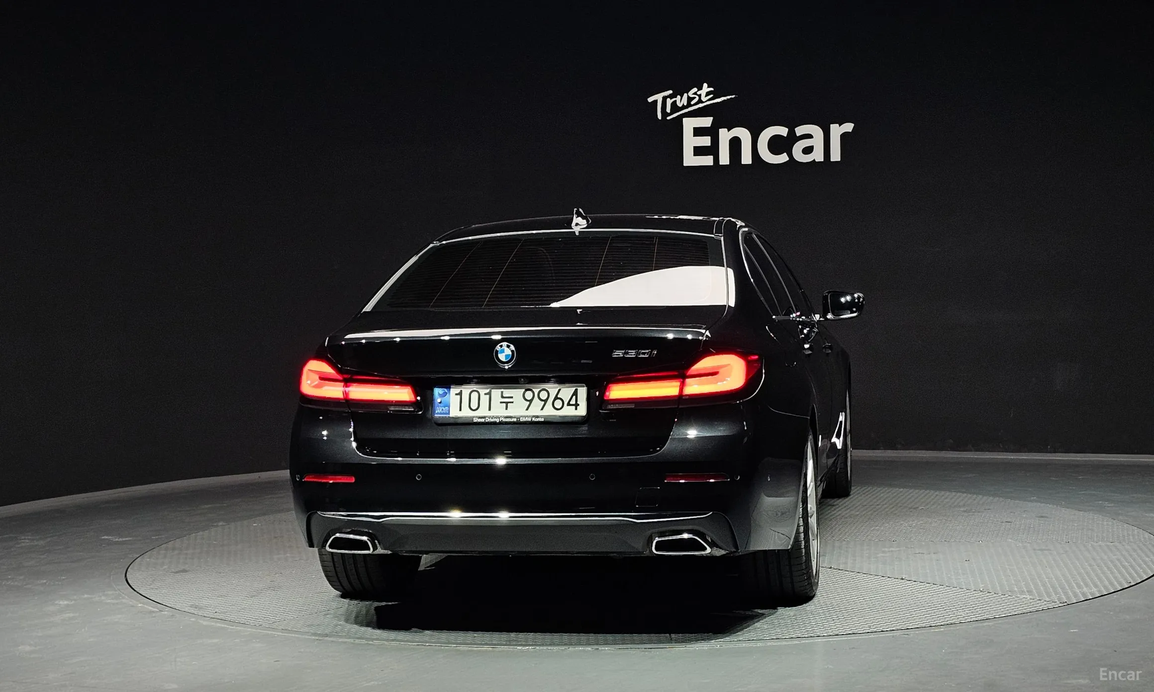BMW 5 Series (G30) превью 4