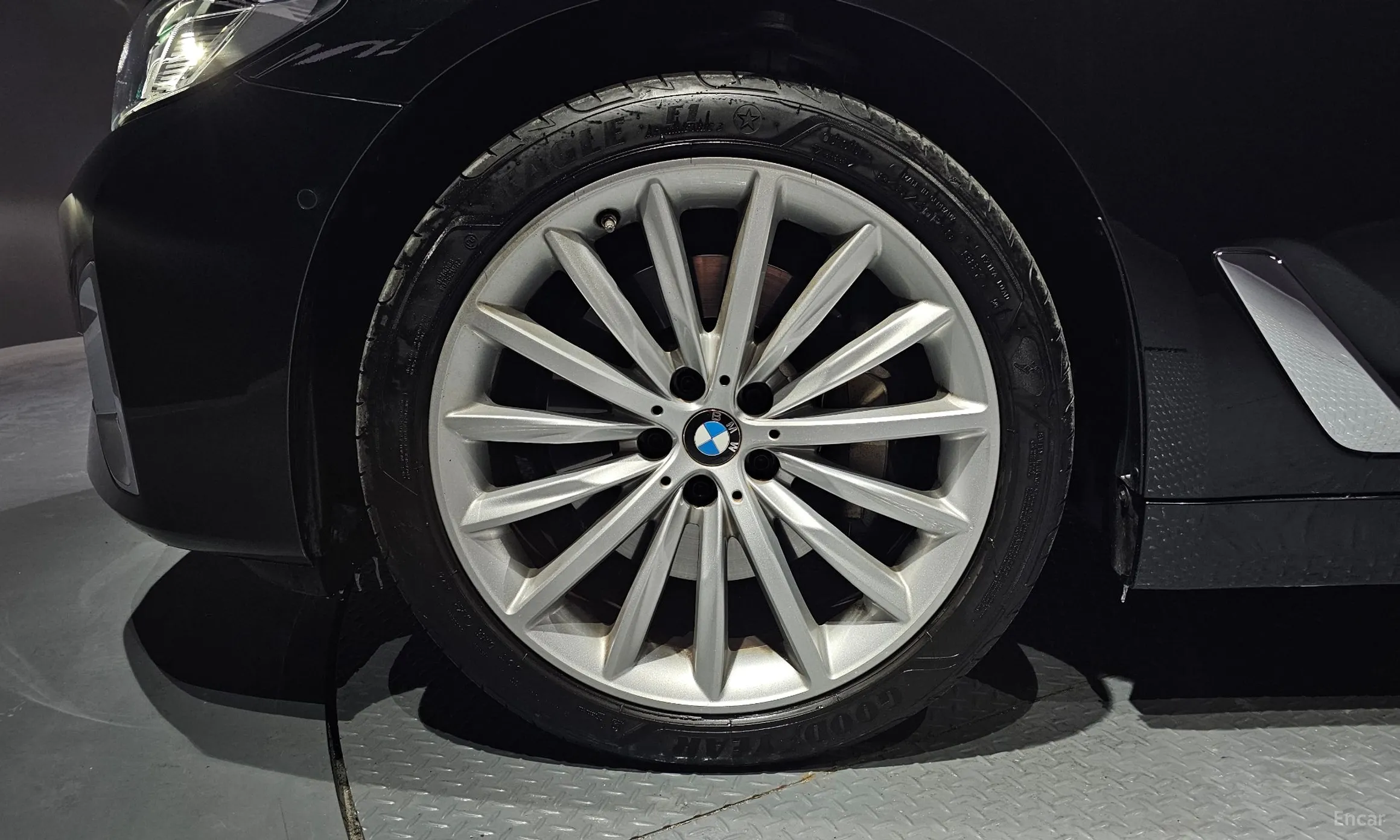 BMW 5 Series (G30) превью 5