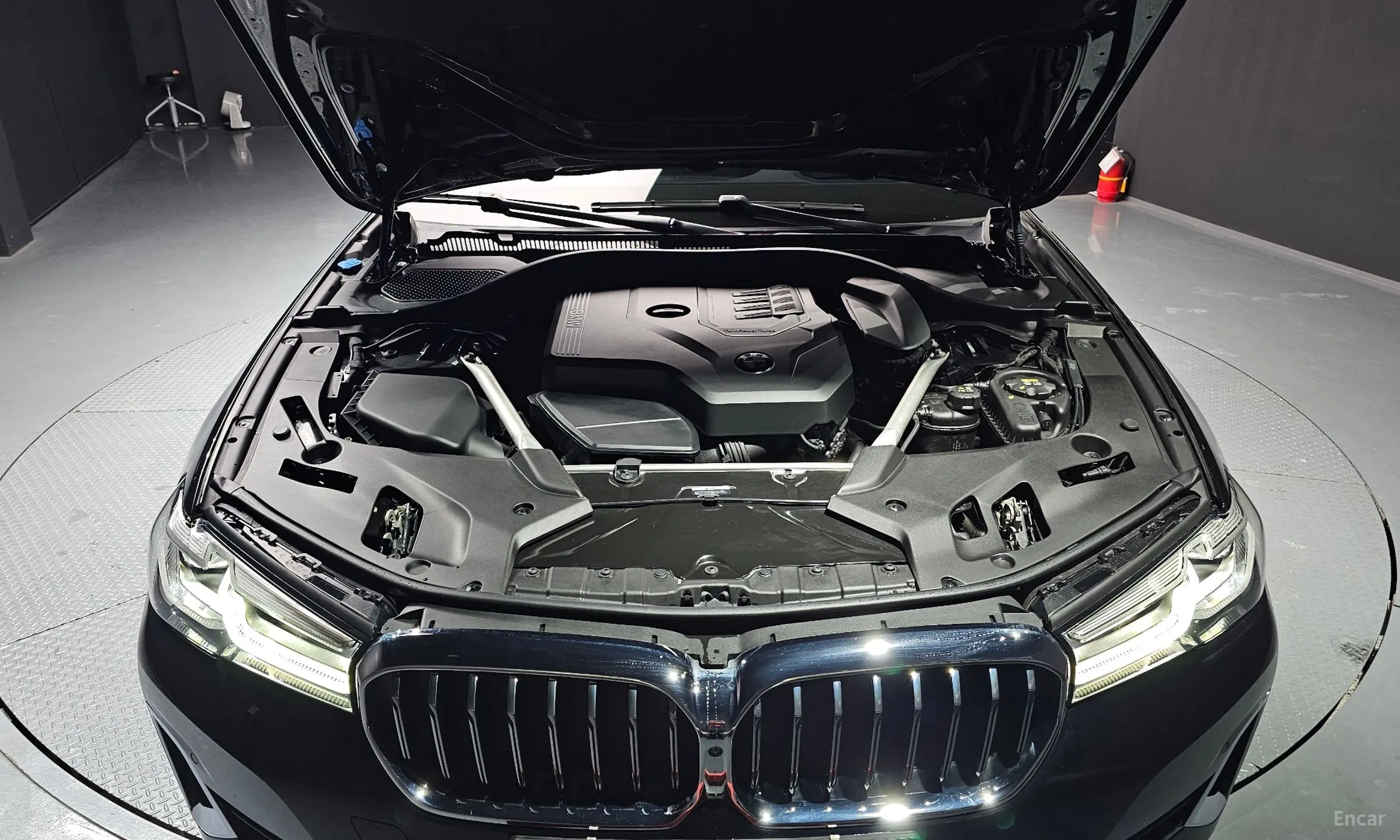 BMW 5 Series (G30) превью 6