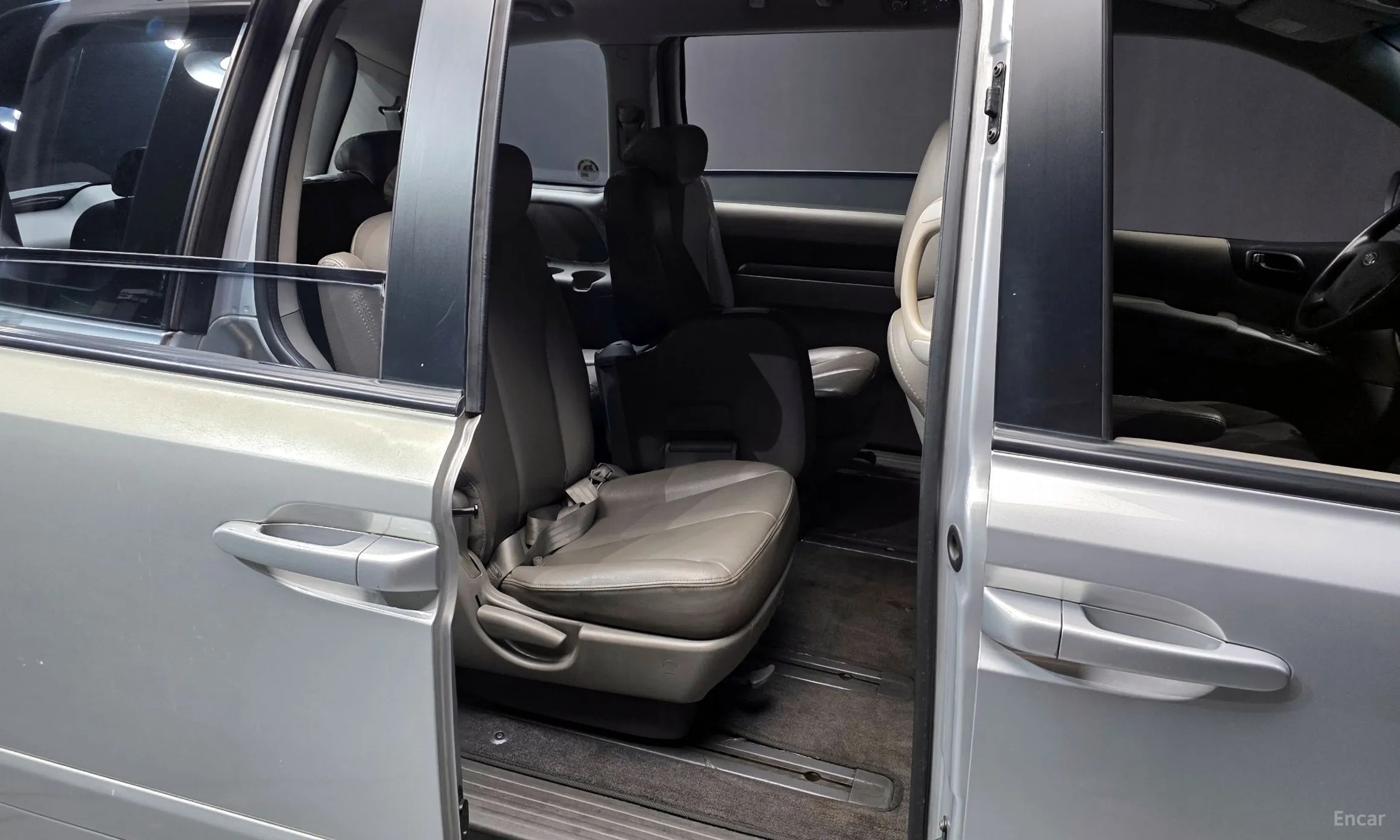 Kia Carnival R превью 12