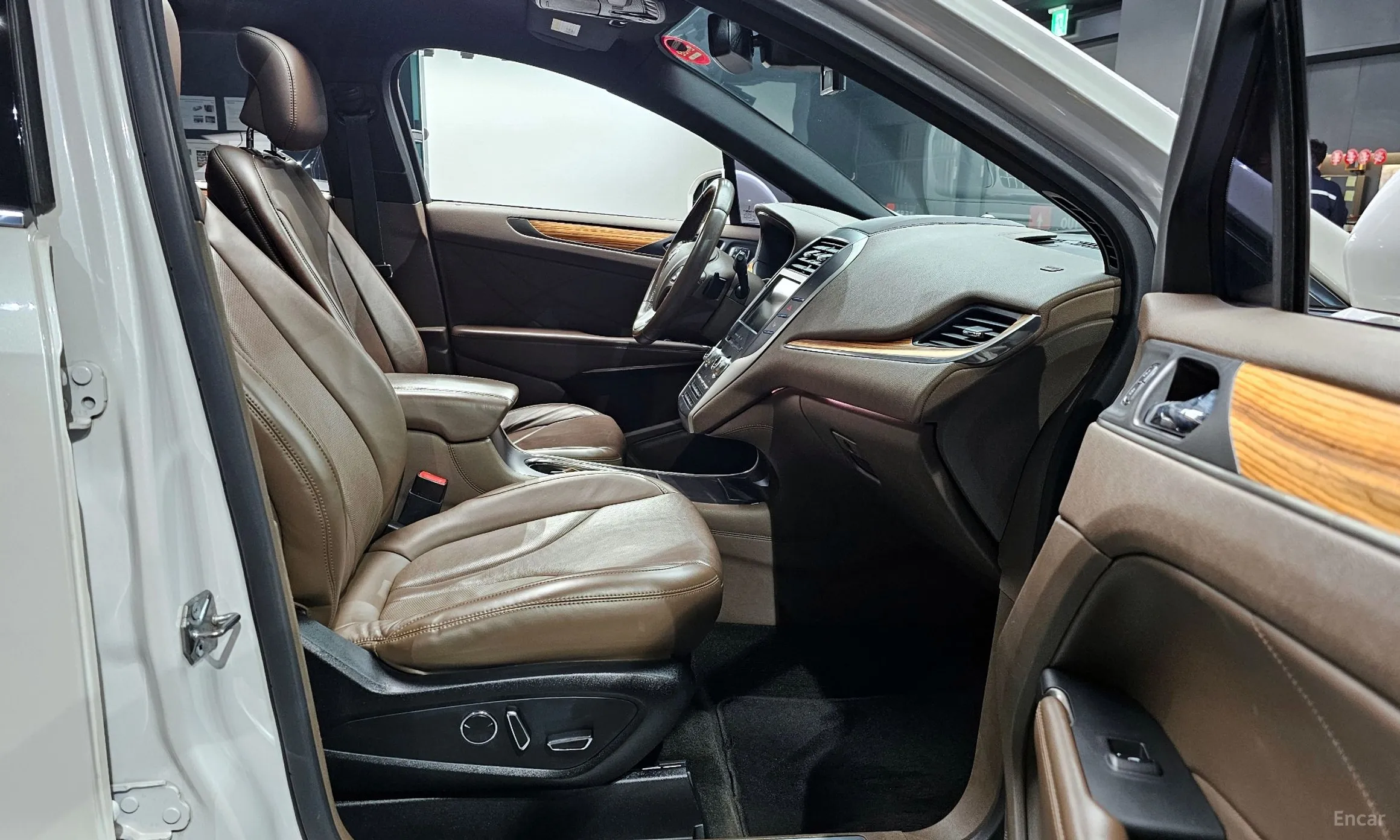 Lincoln MKC превью 10