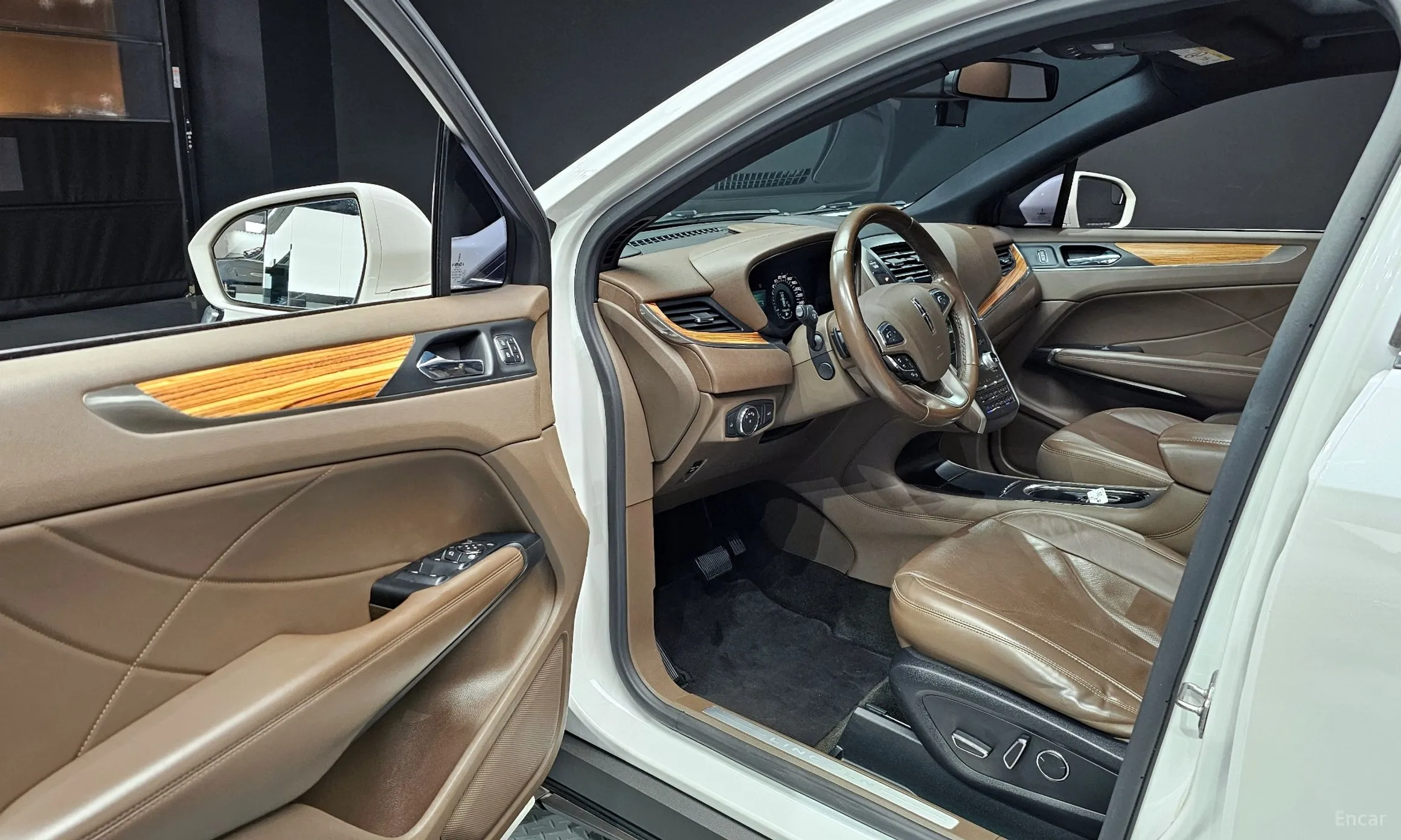 Lincoln MKC превью 11