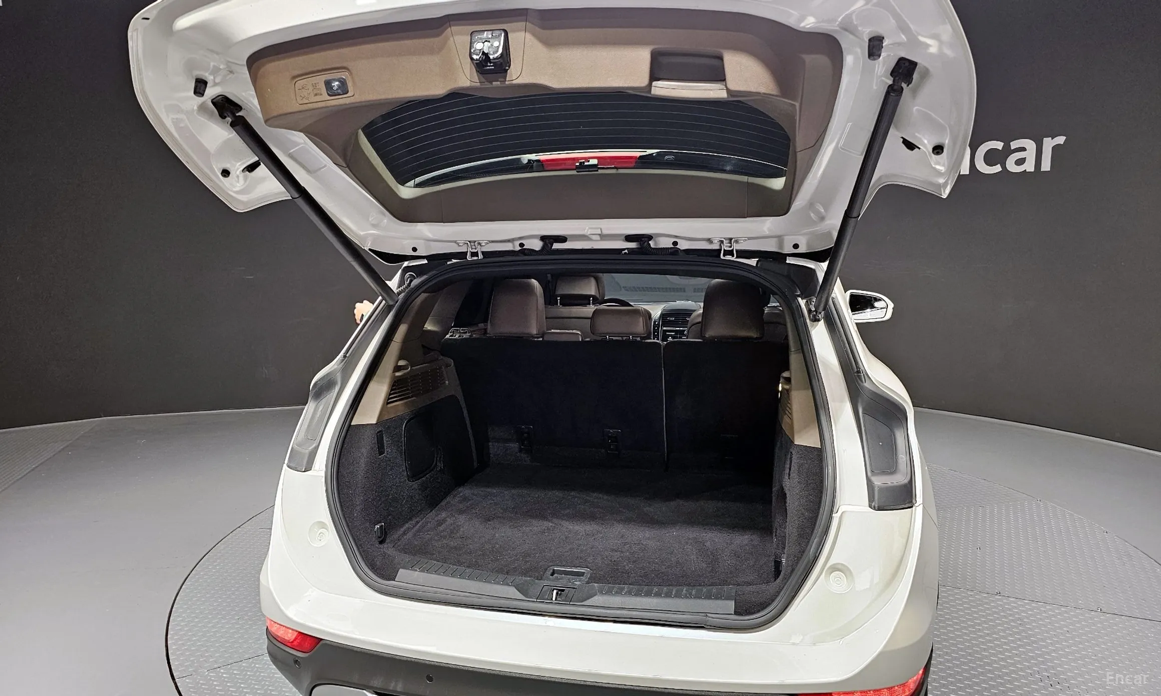 Lincoln MKC превью 20