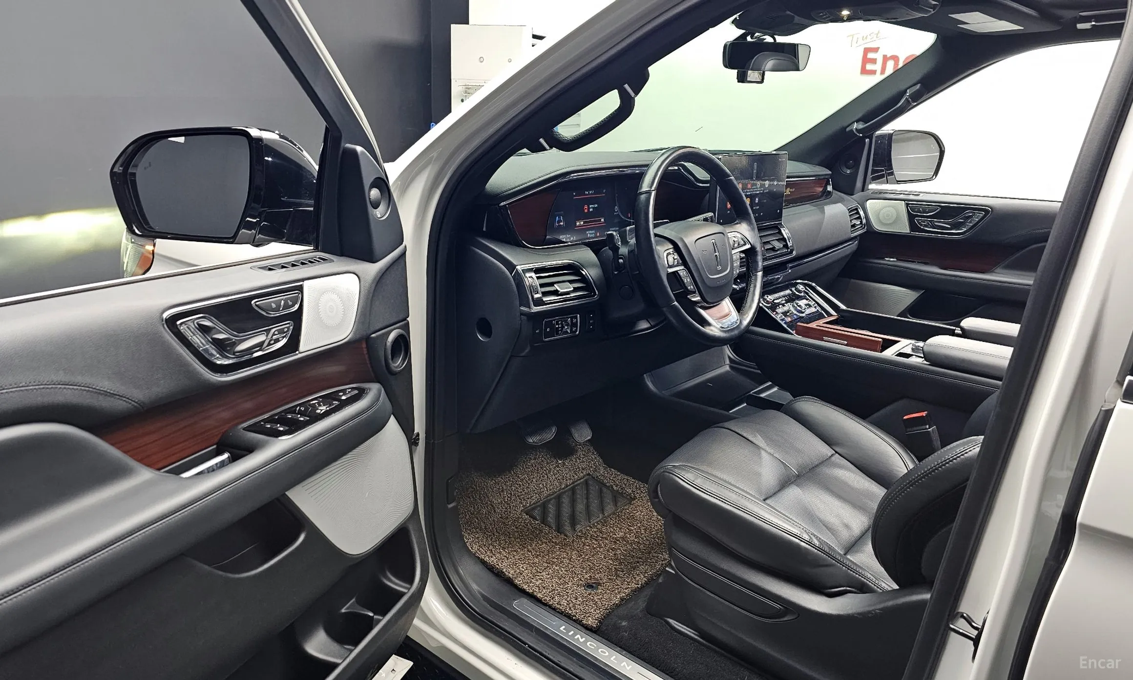 Lincoln Navigator 4th generation превью 10