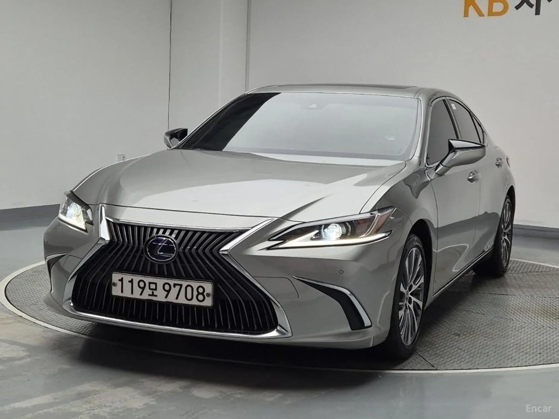 Lexus ES300h 7th Generation