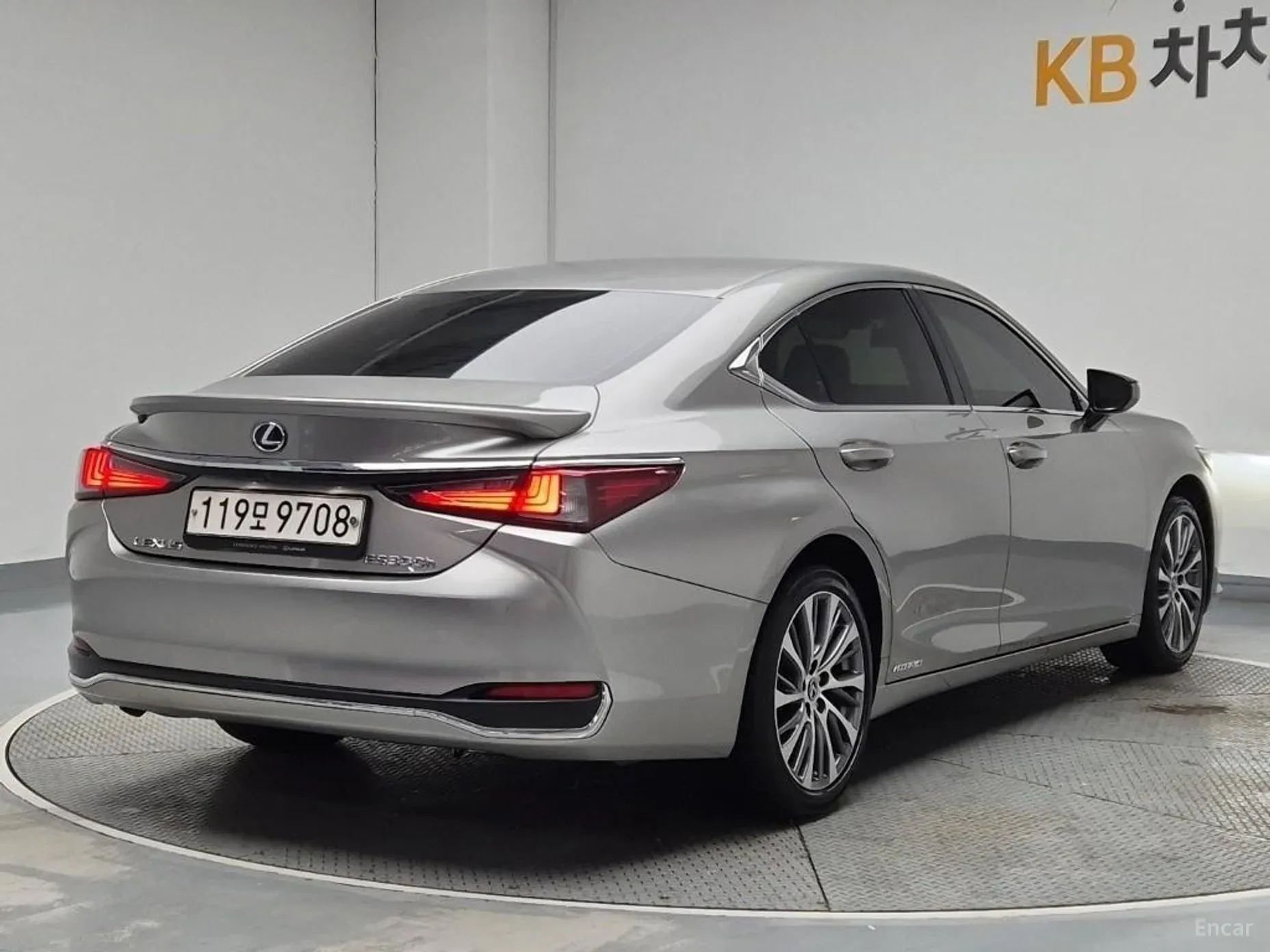 Lexus ES300h 7th Generation превью 3