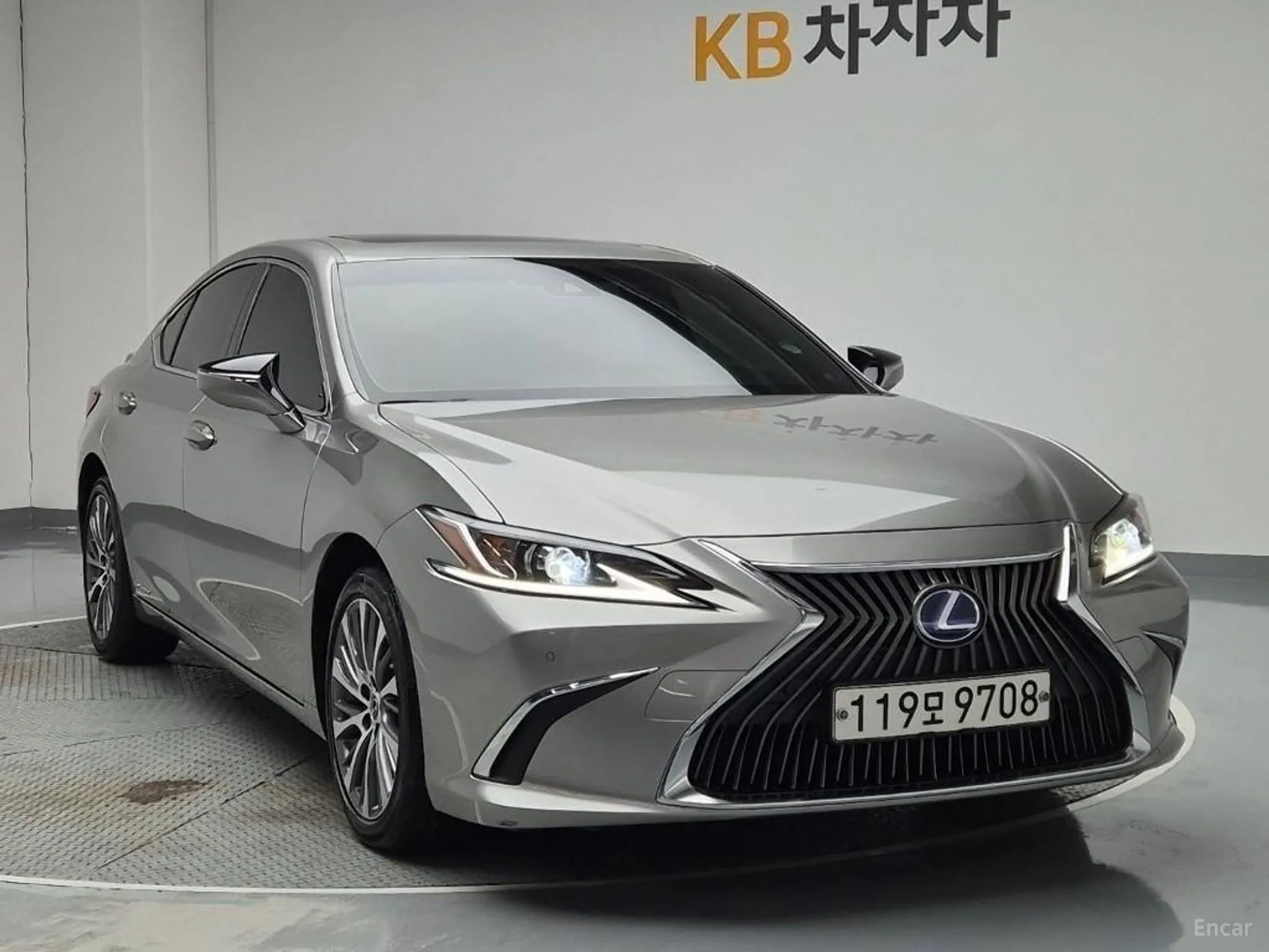 Lexus ES300h 7th Generation превью 4