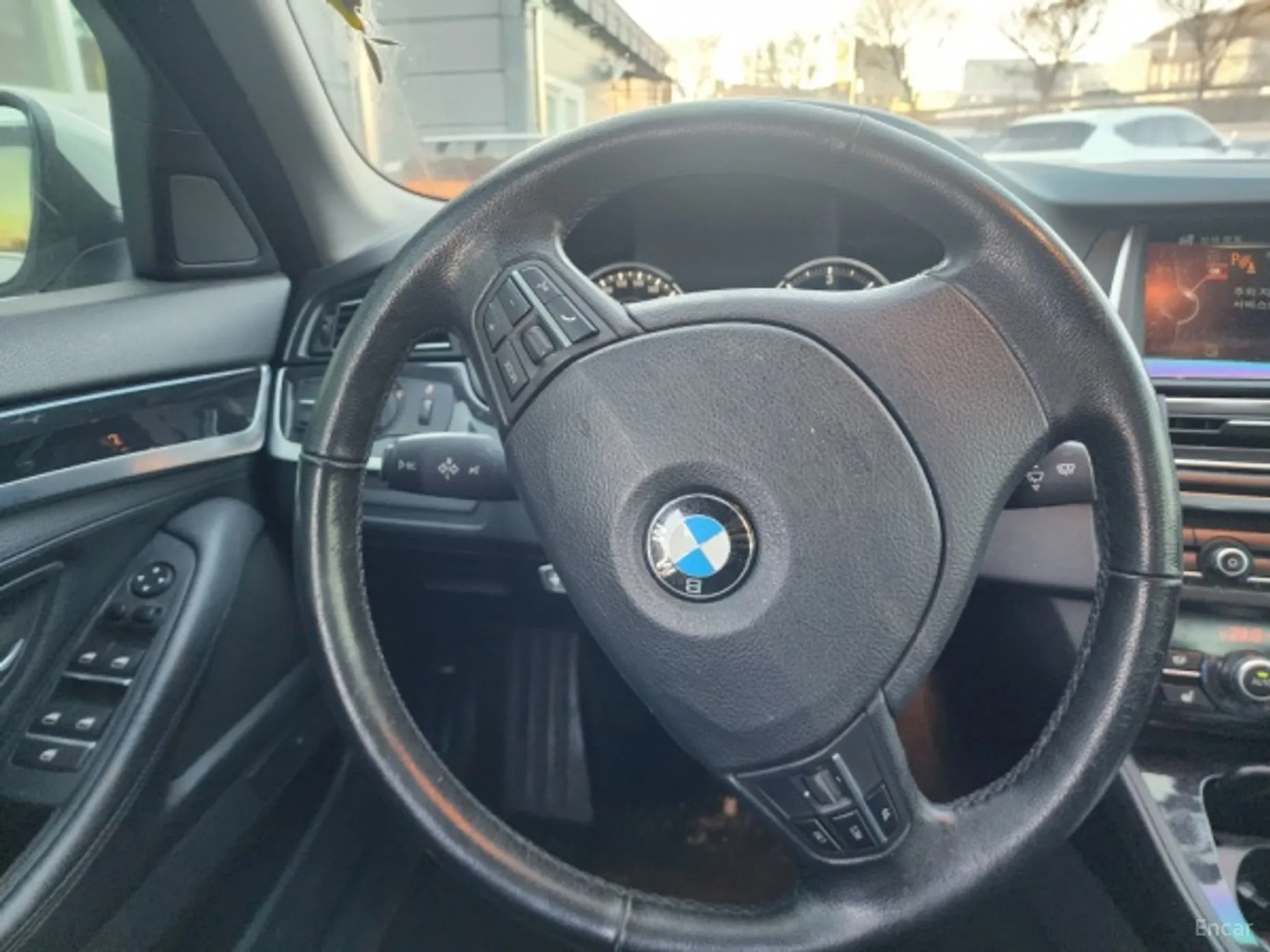 BMW 5 Series (F10) превью 10