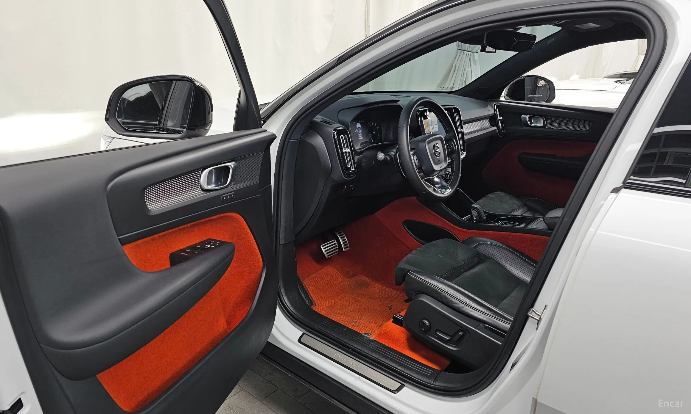 Volvo XC40 превью 10