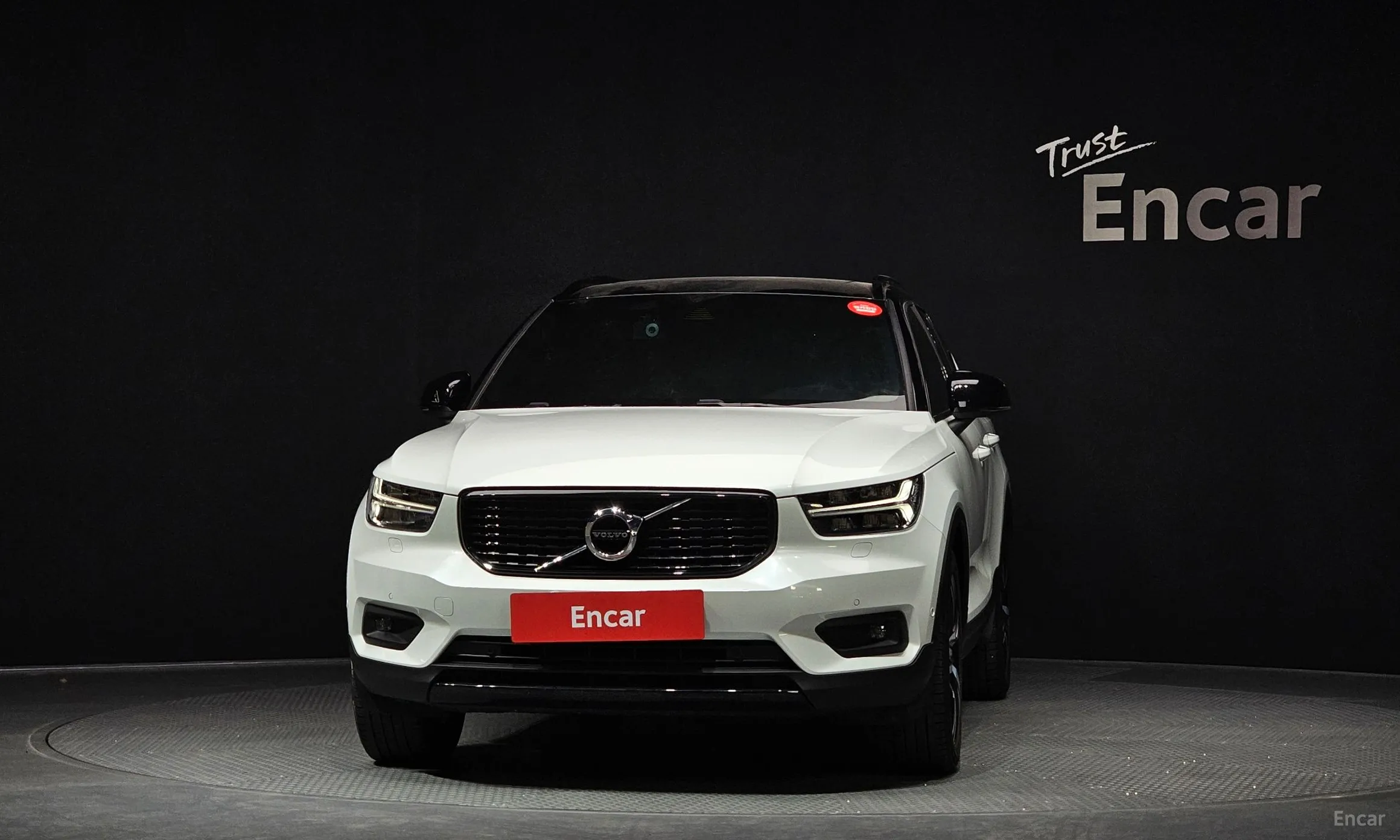 Volvo XC40 превью 3