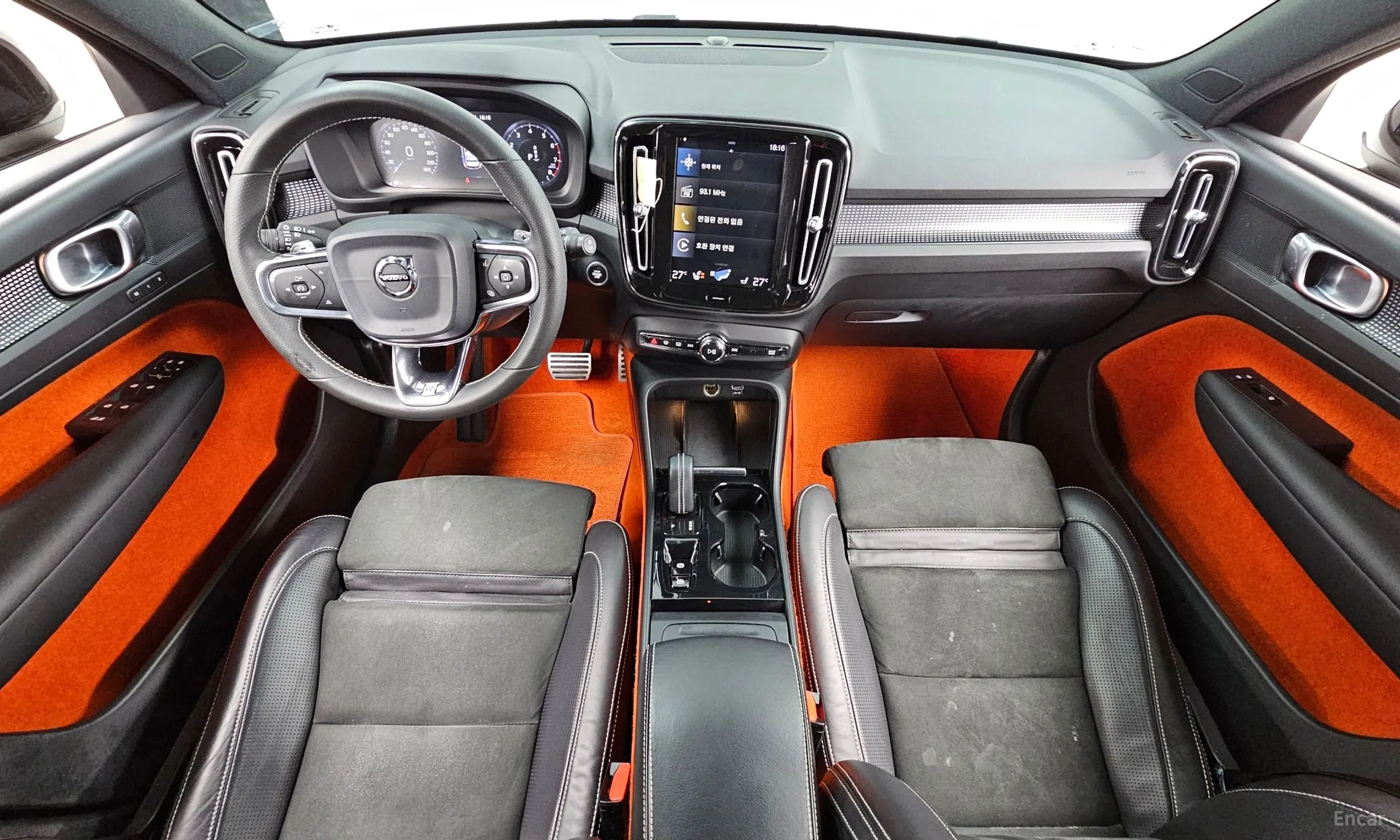 Volvo XC40 превью 7