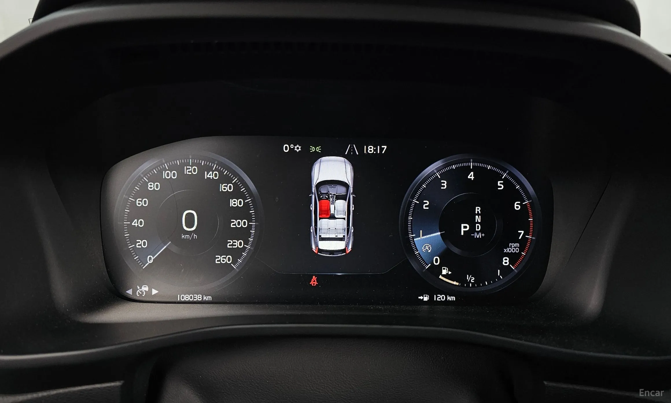 Volvo XC40 превью 8