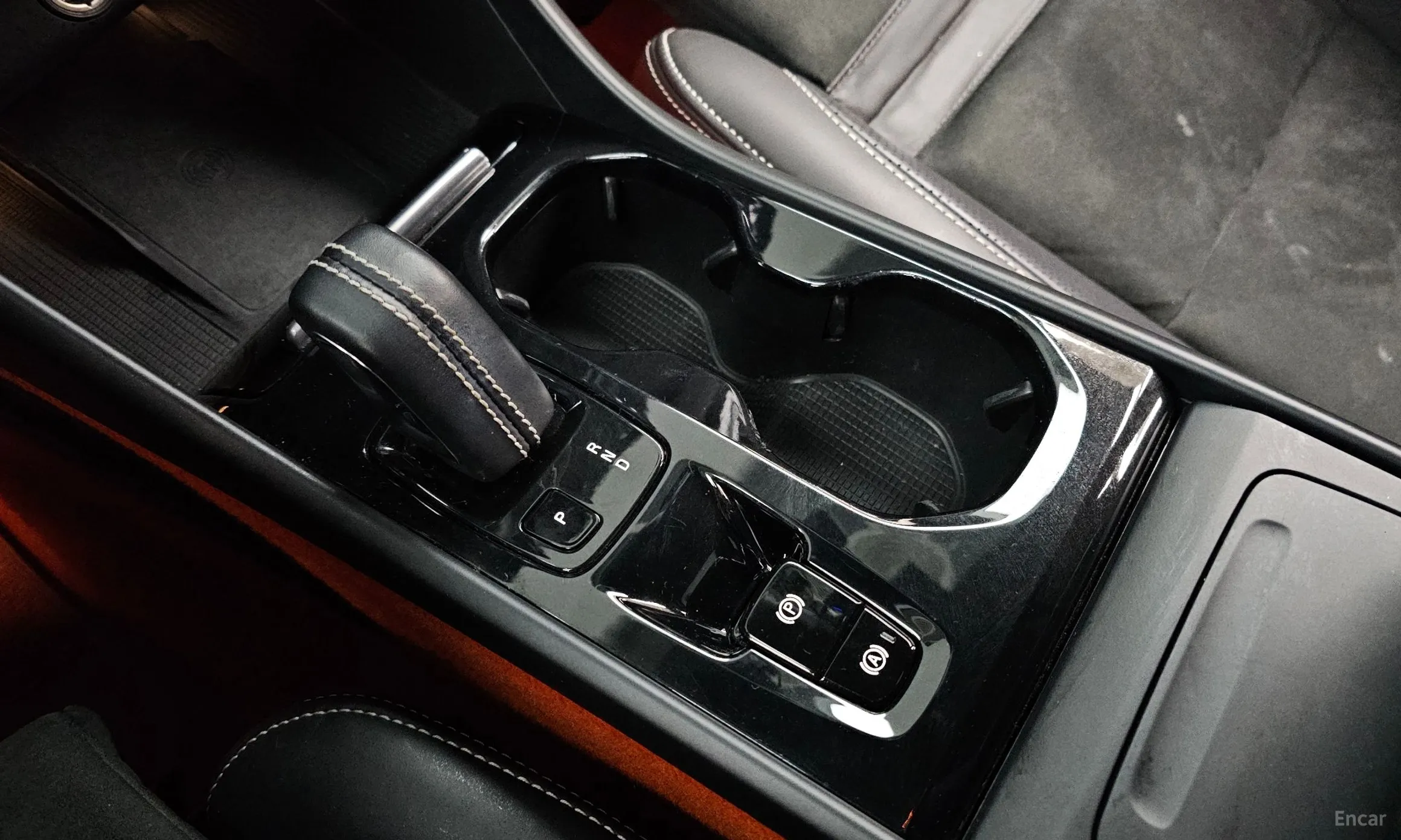Volvo XC40 превью 9