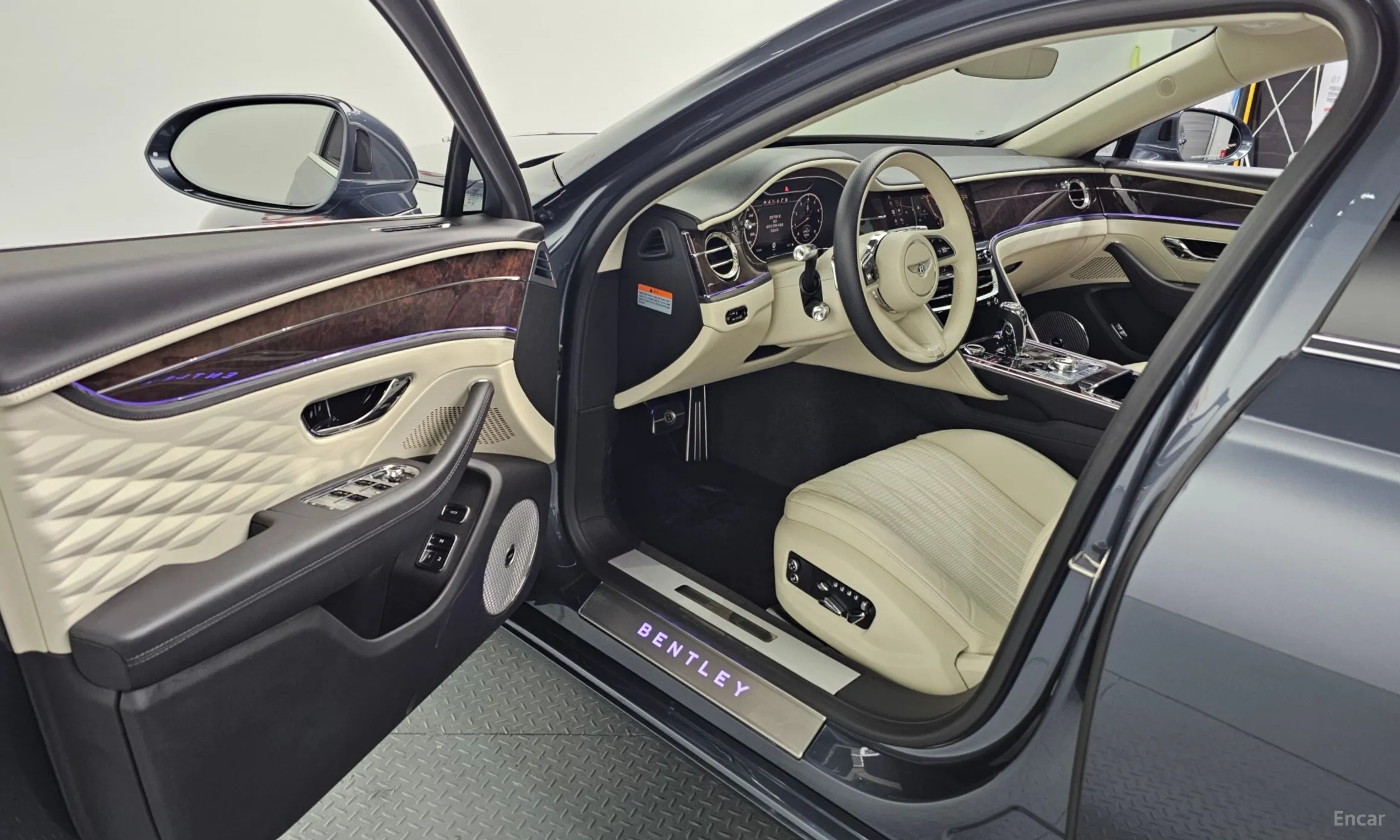 Bentley Flying Spur 3rd Generation превью 10
