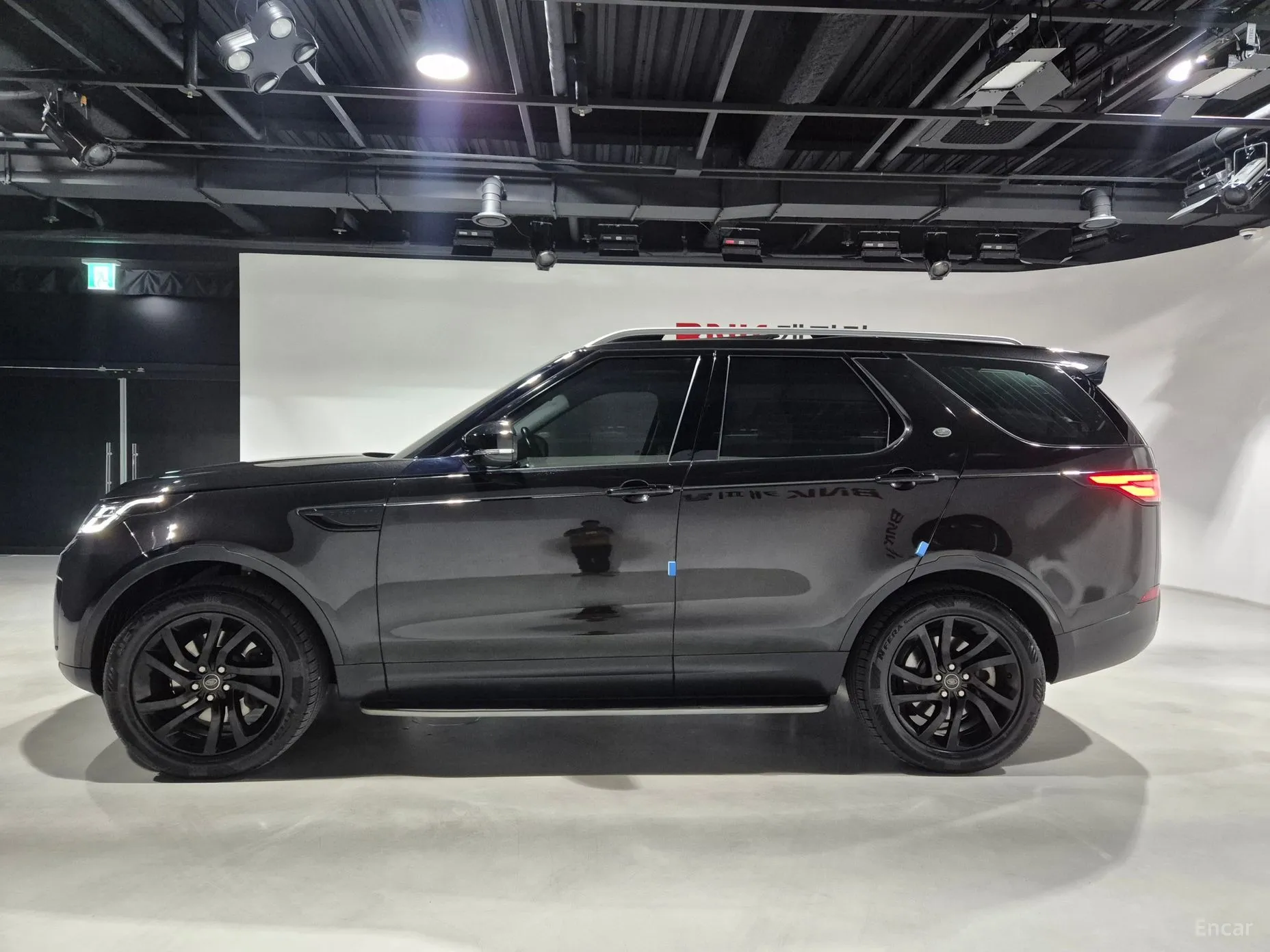 Land Rover Discovery 5 превью 3
