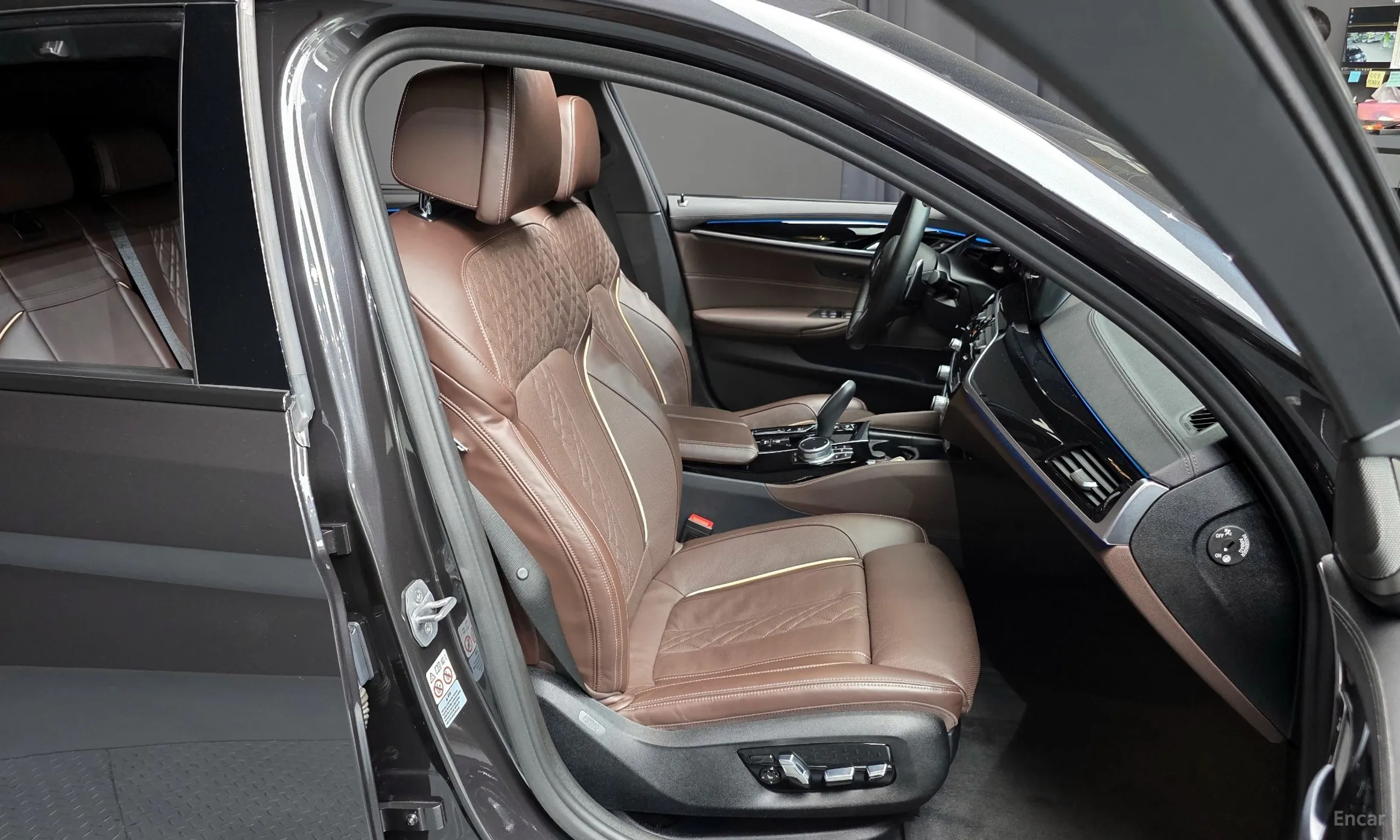 BMW 5 Series (G30) превью 12