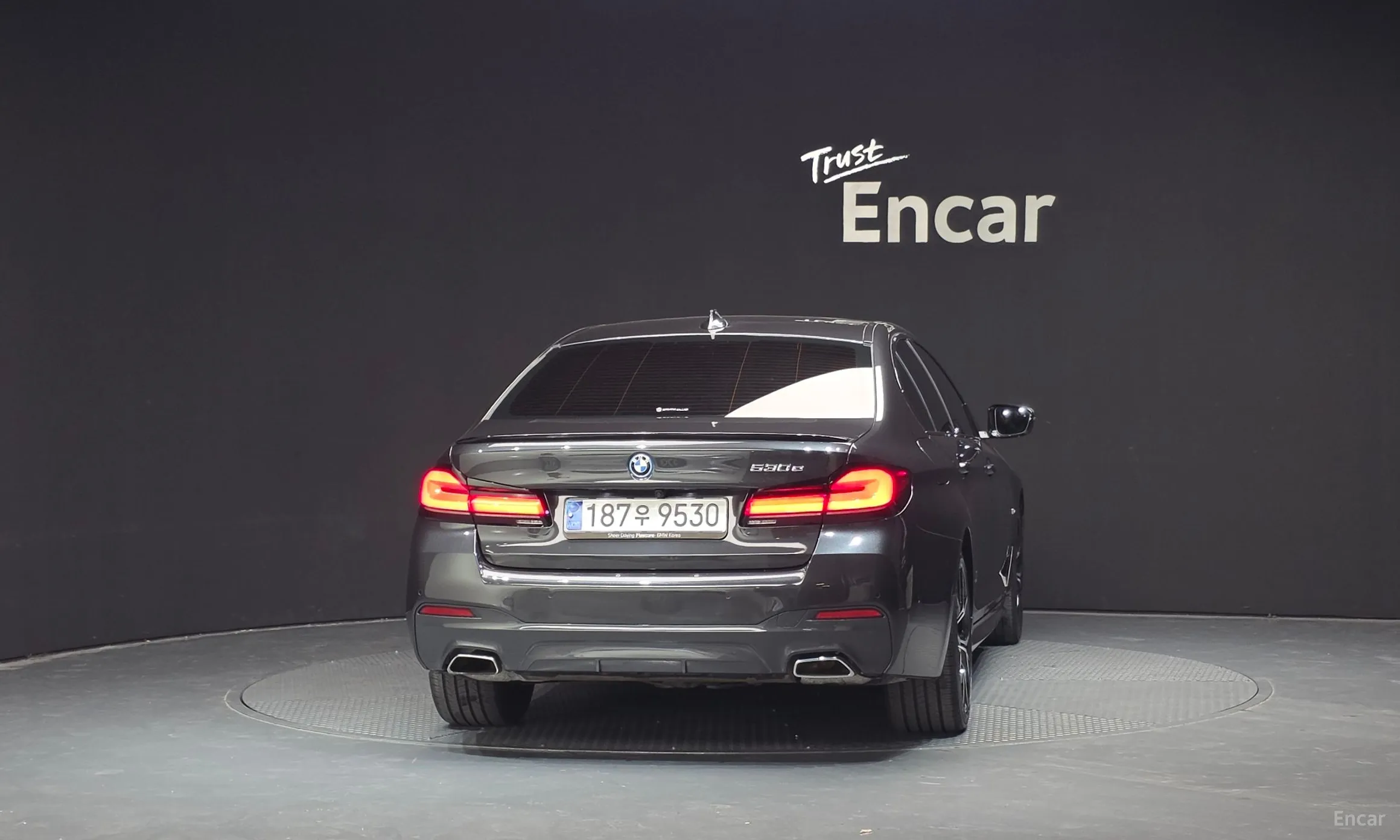 BMW 5 Series (G30) превью 4