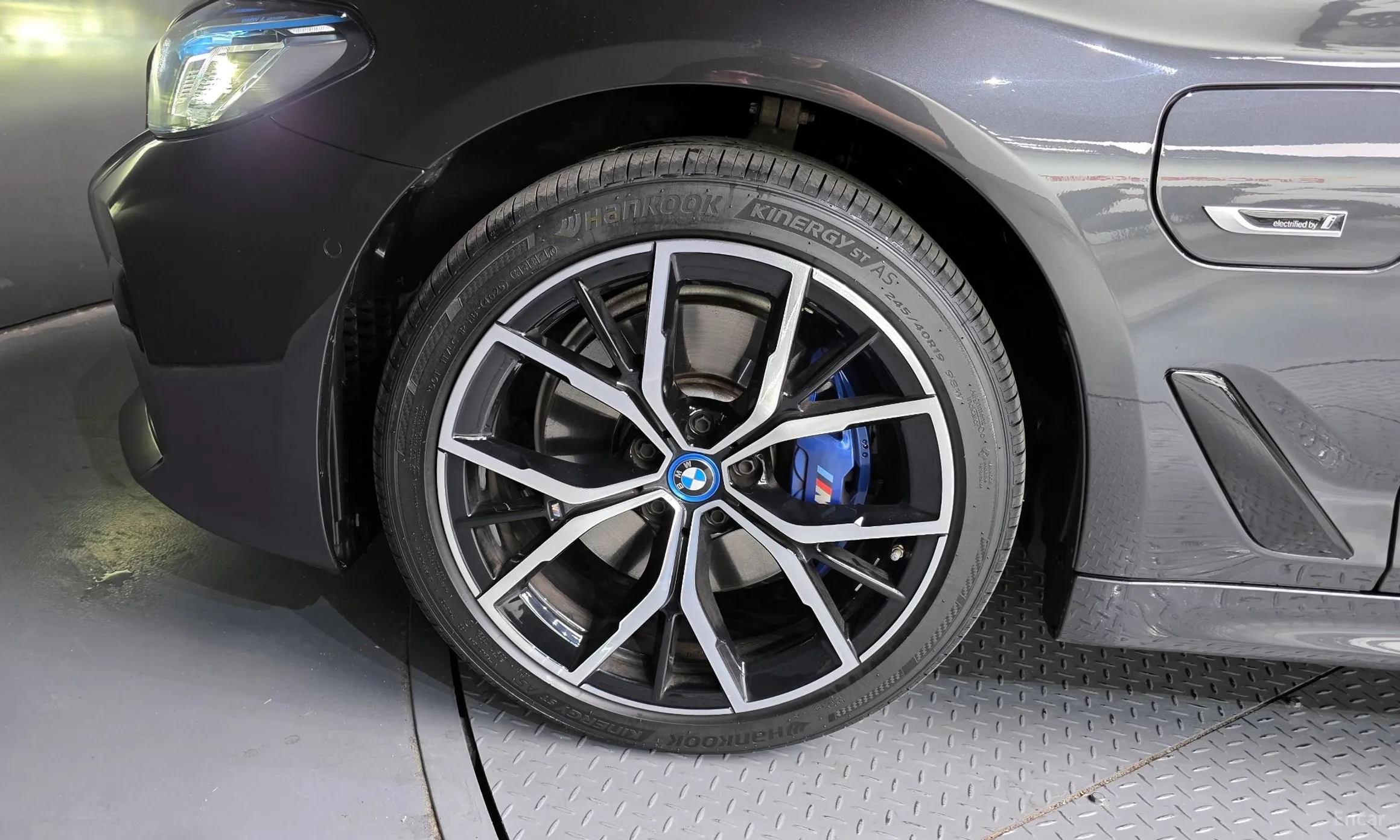 BMW 5 Series (G30) превью 5