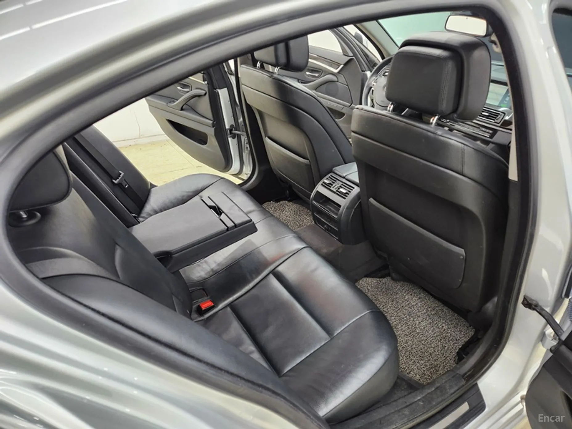 BMW 5 Series (F10) превью 15