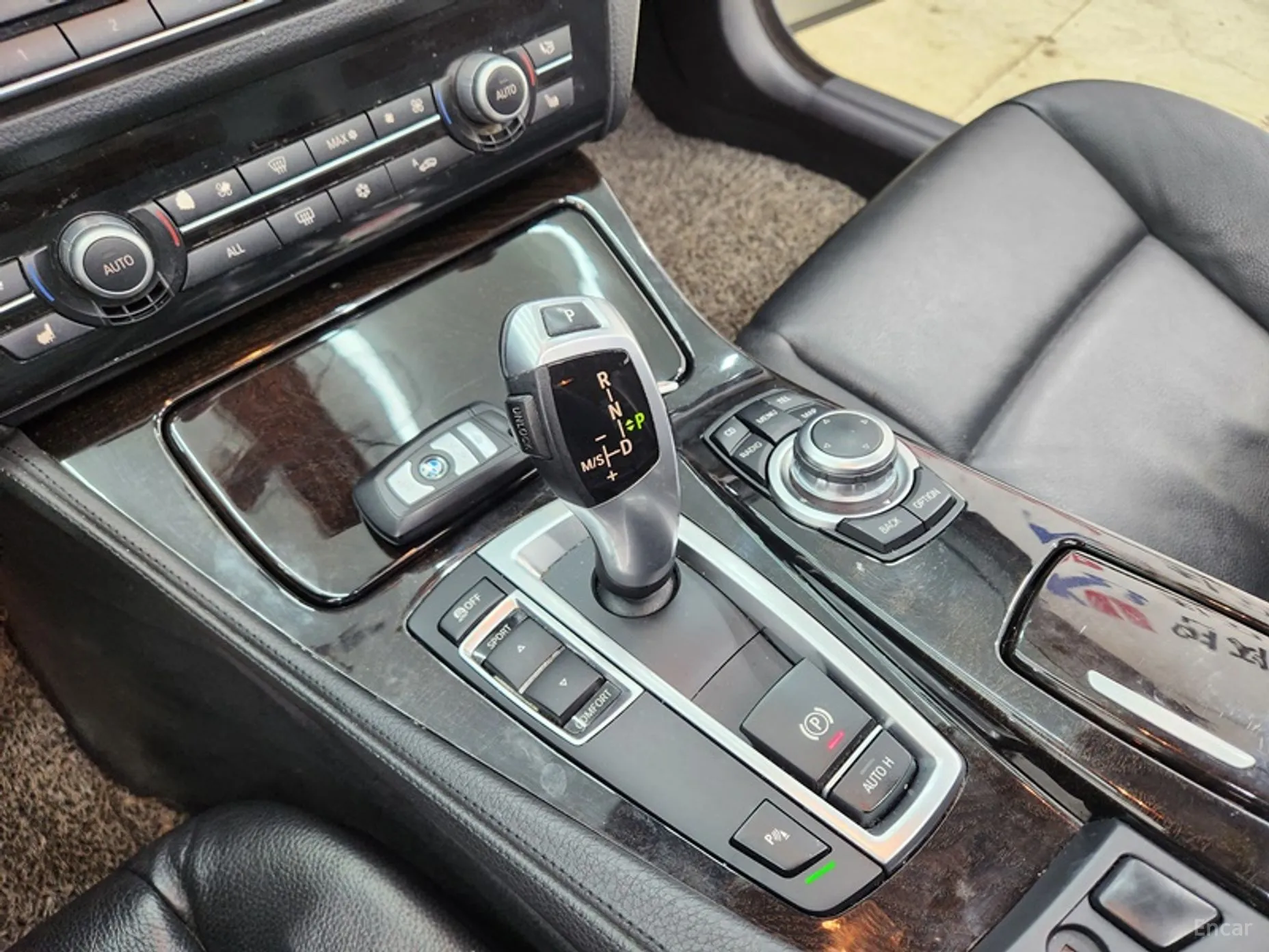 BMW 5 Series (F10) превью 17