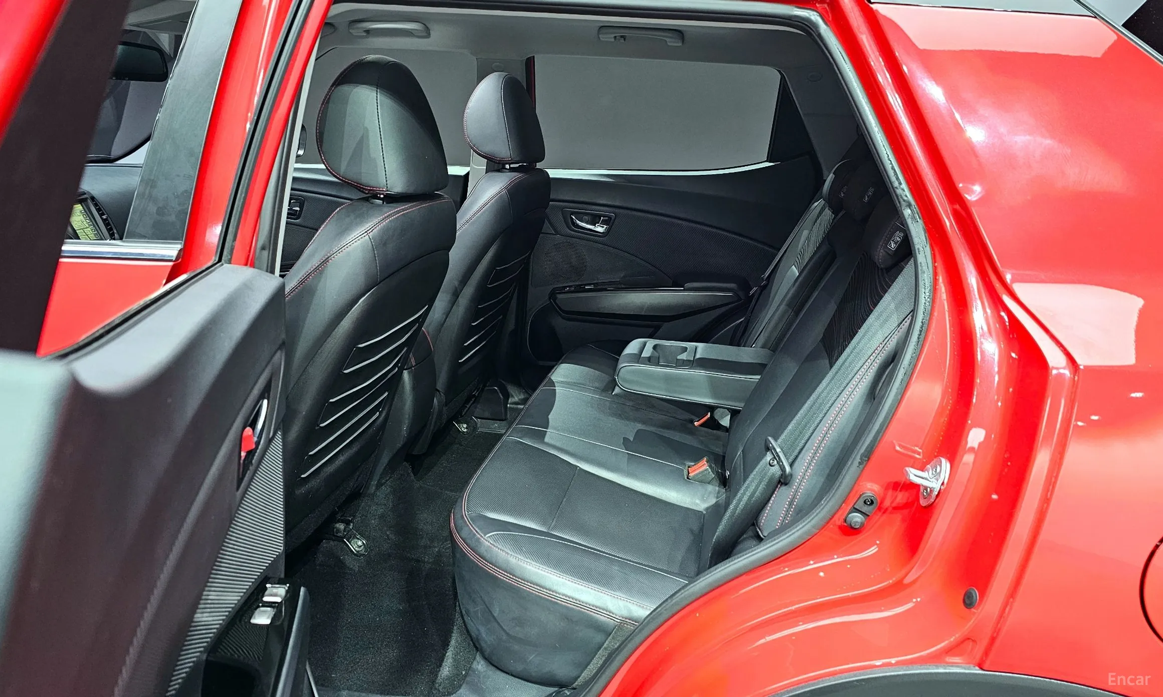 KG Mobility (SsangYong) Tivoli Air превью 12