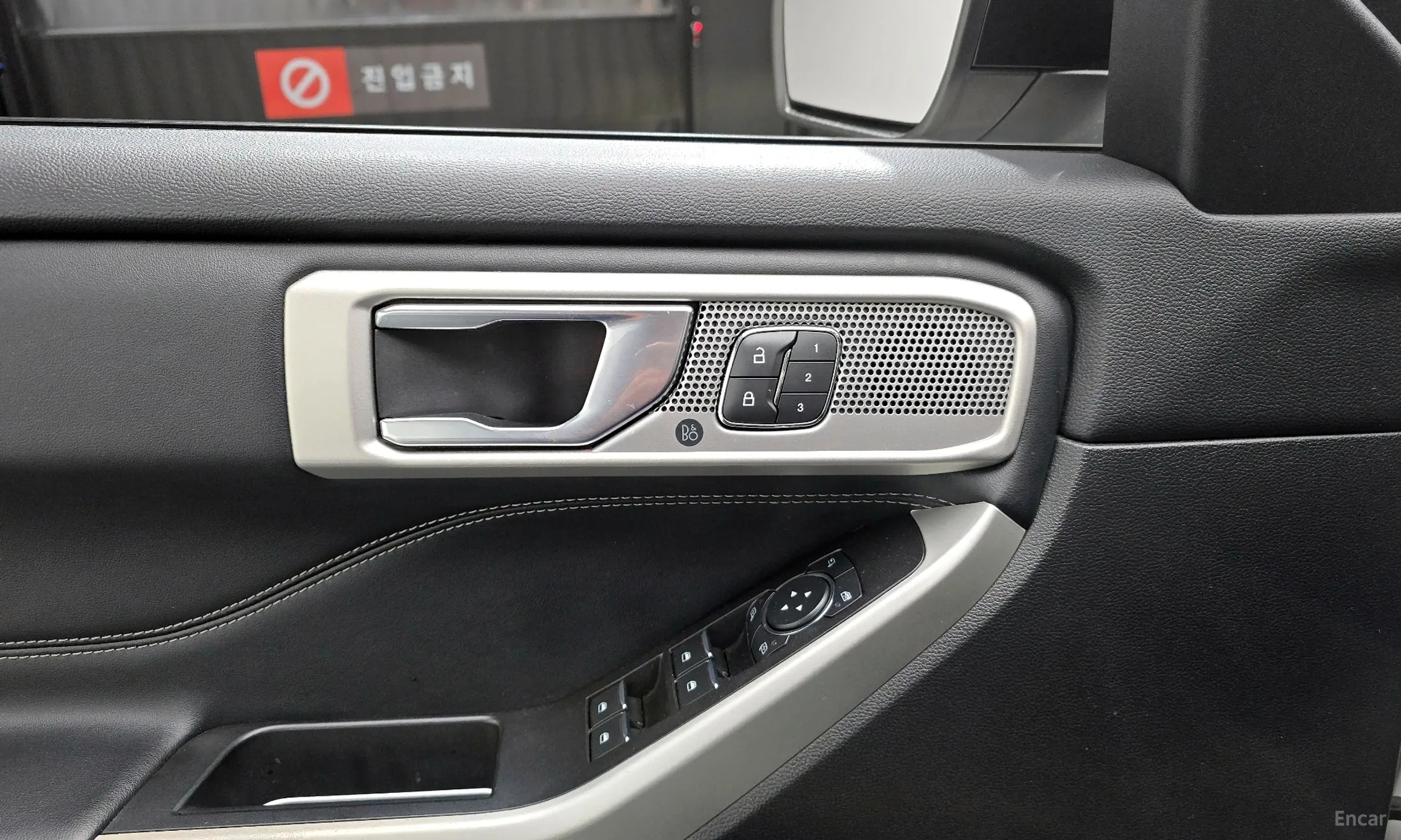 Ford Explorer 6th Generation превью 17