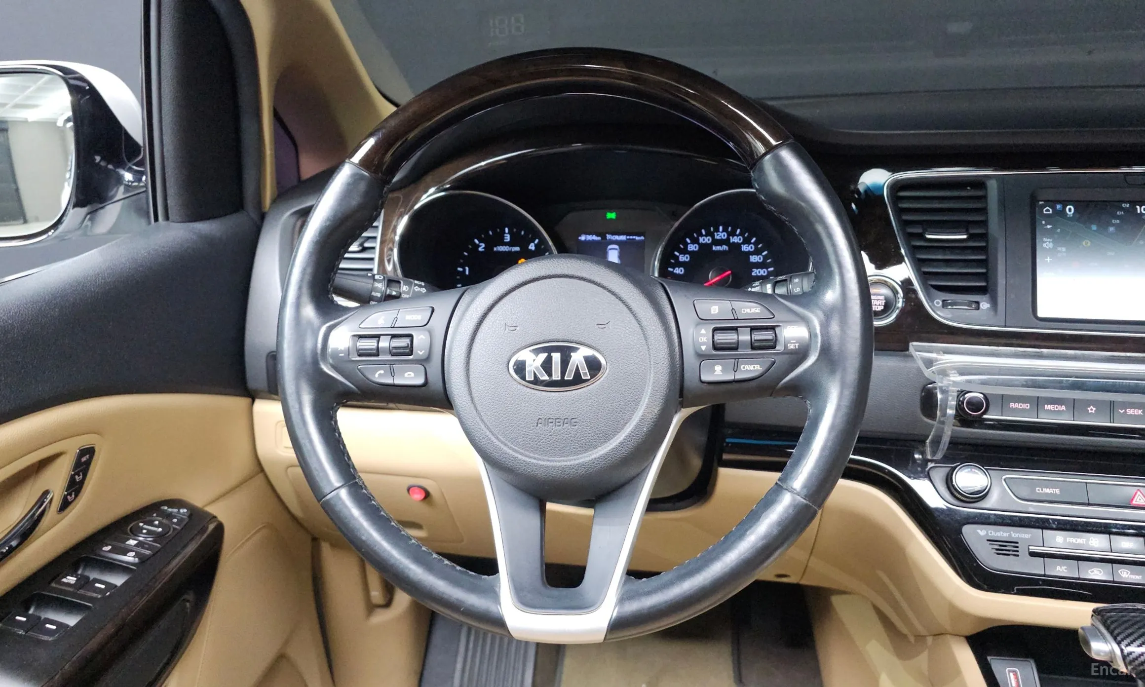 Kia Carnival превью 10